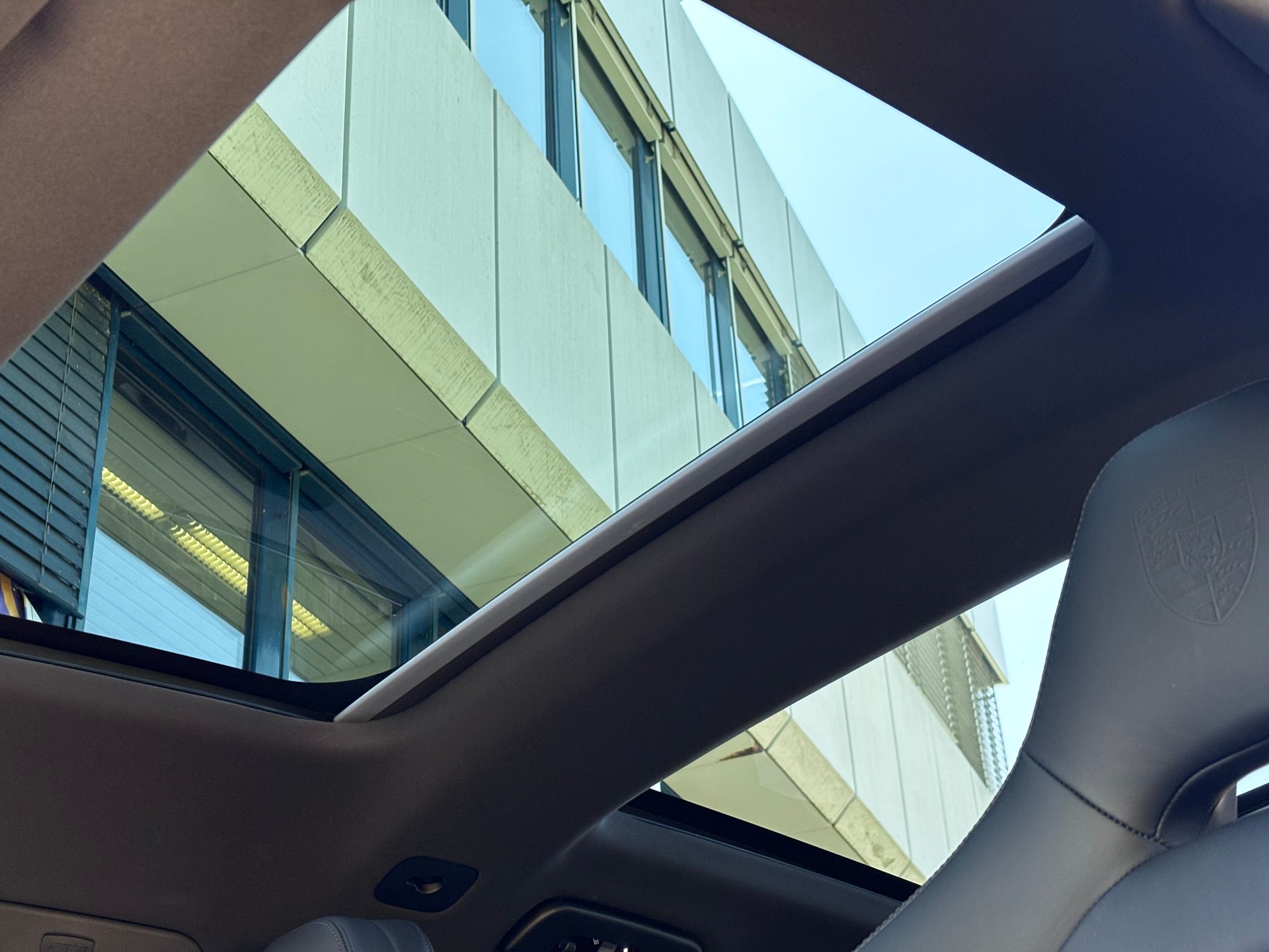 PORSCHE Panamera 4 E-Hybrid Sport Turismo Platinum Edition PDK-image-28