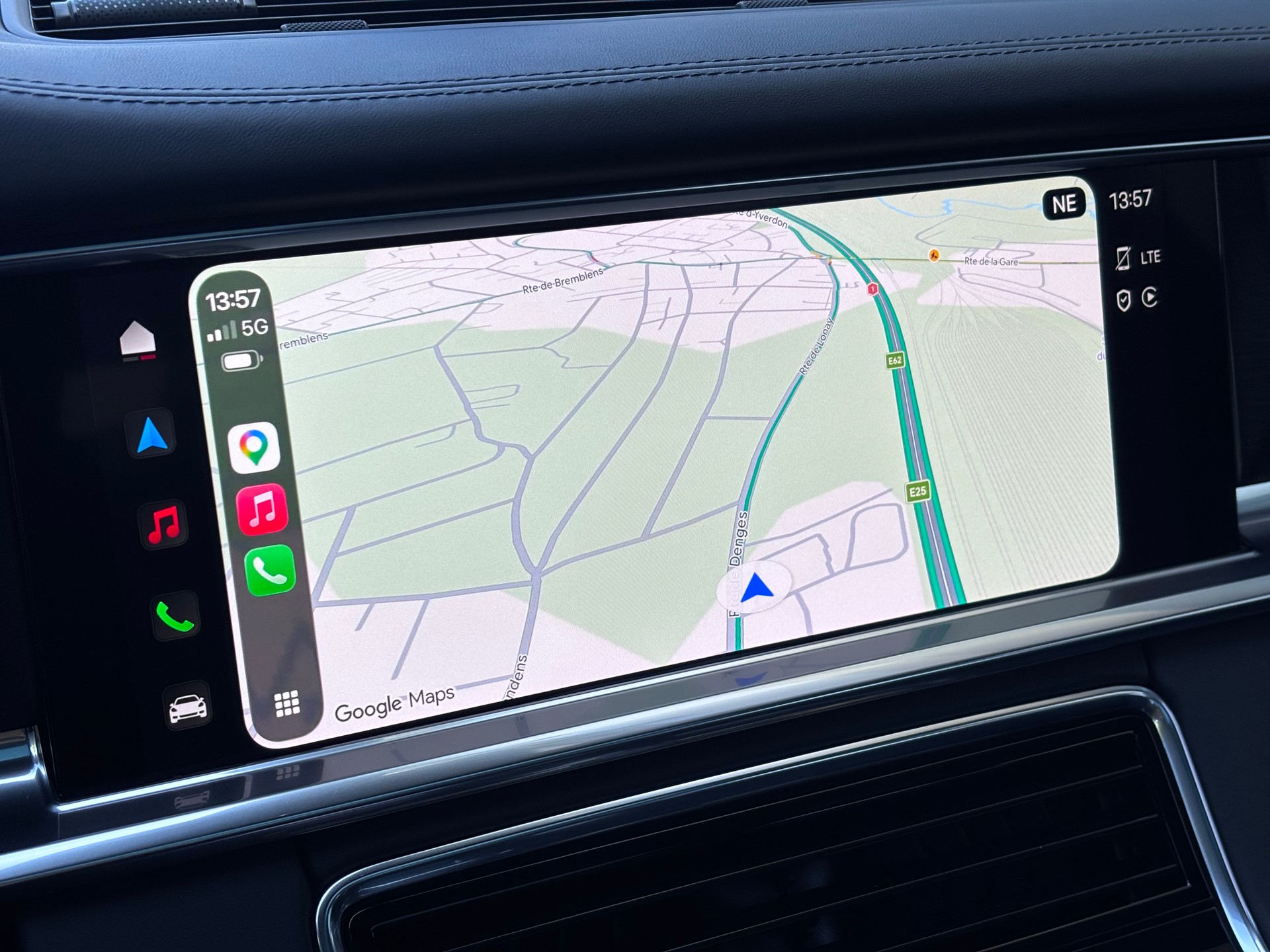 PORSCHE Panamera 4 E-Hybrid Sport Turismo Platinum Edition PDK-image-22