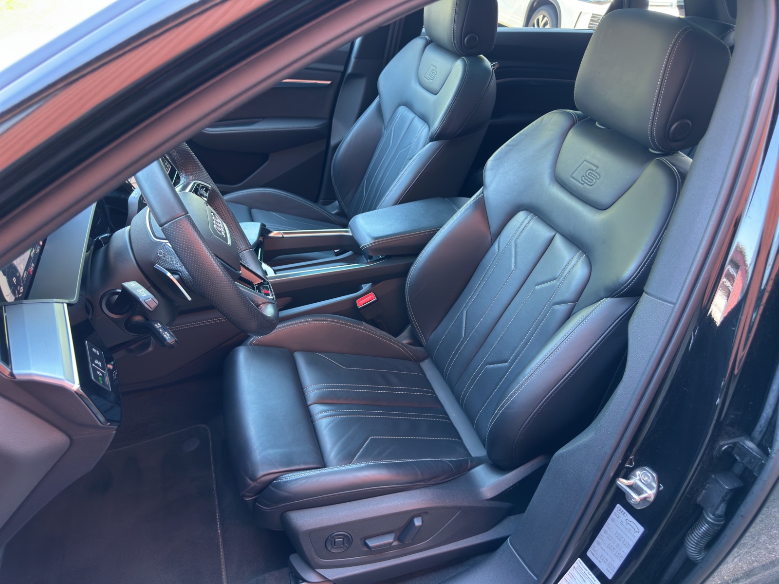 AUDI e-tron 55 S Line Black Edition quattro-image-11