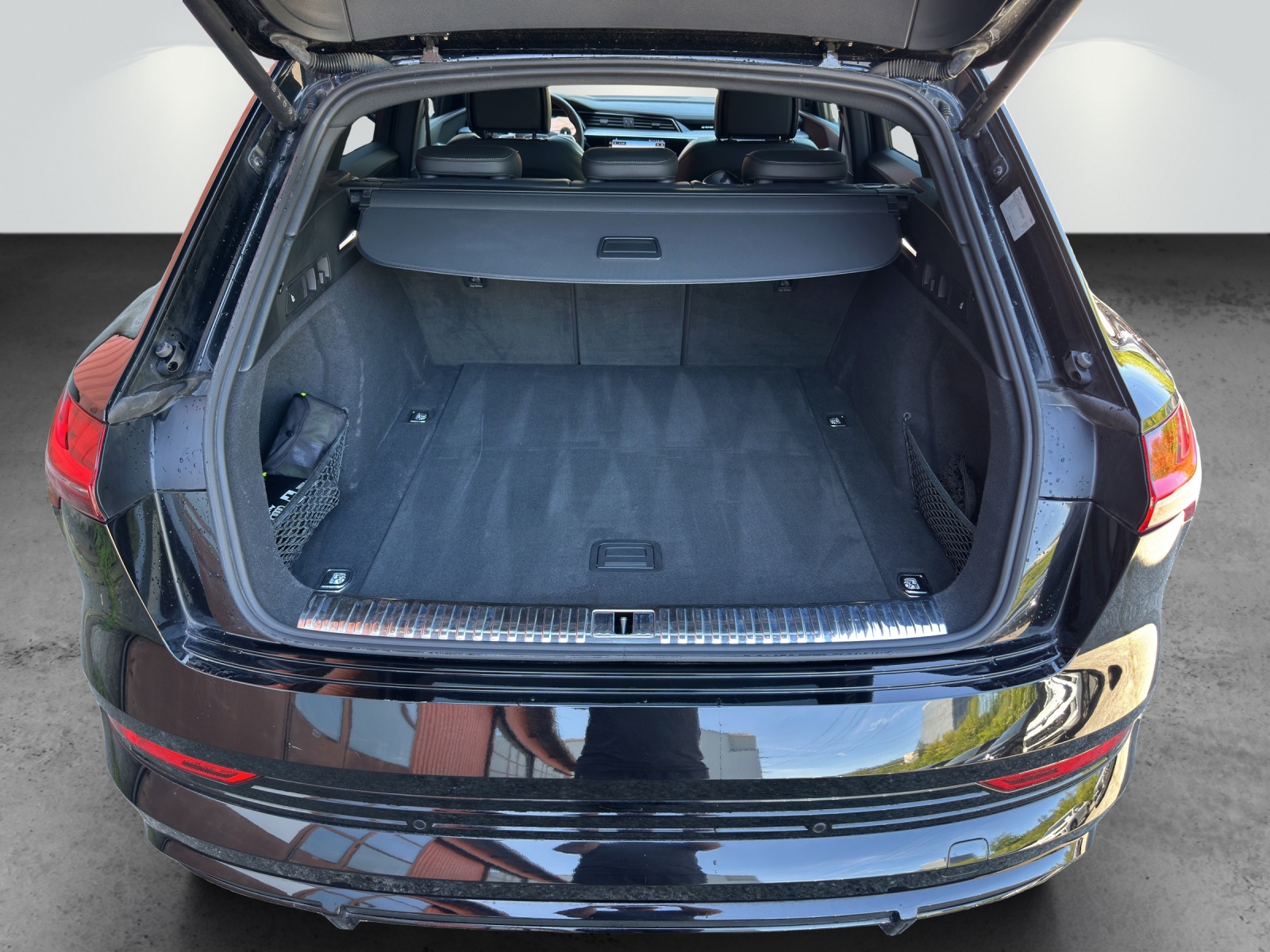 AUDI e-tron 55 S Line Black Edition quattro-image-9