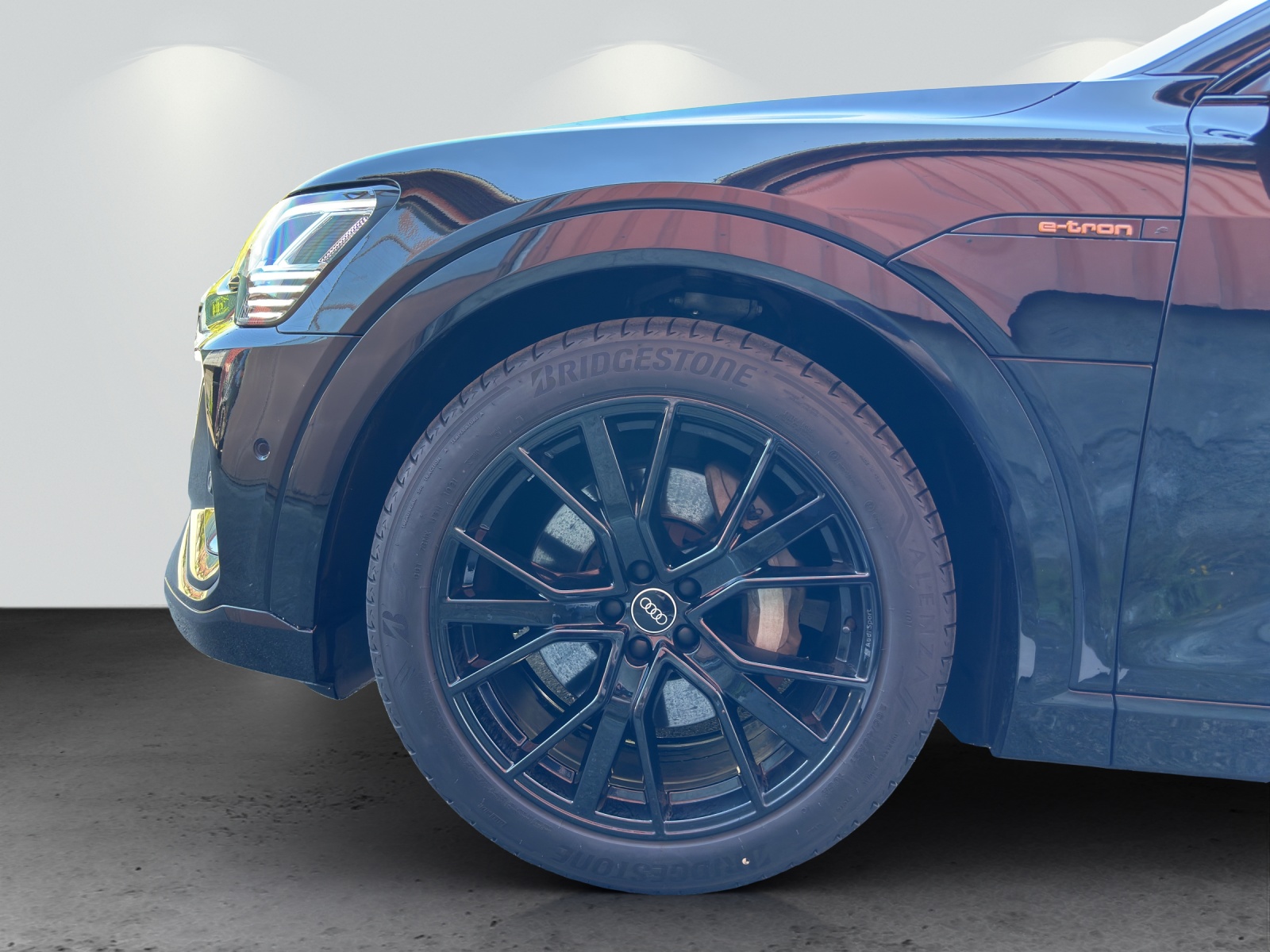 AUDI e-tron 55 S Line Black Edition quattro-image-10