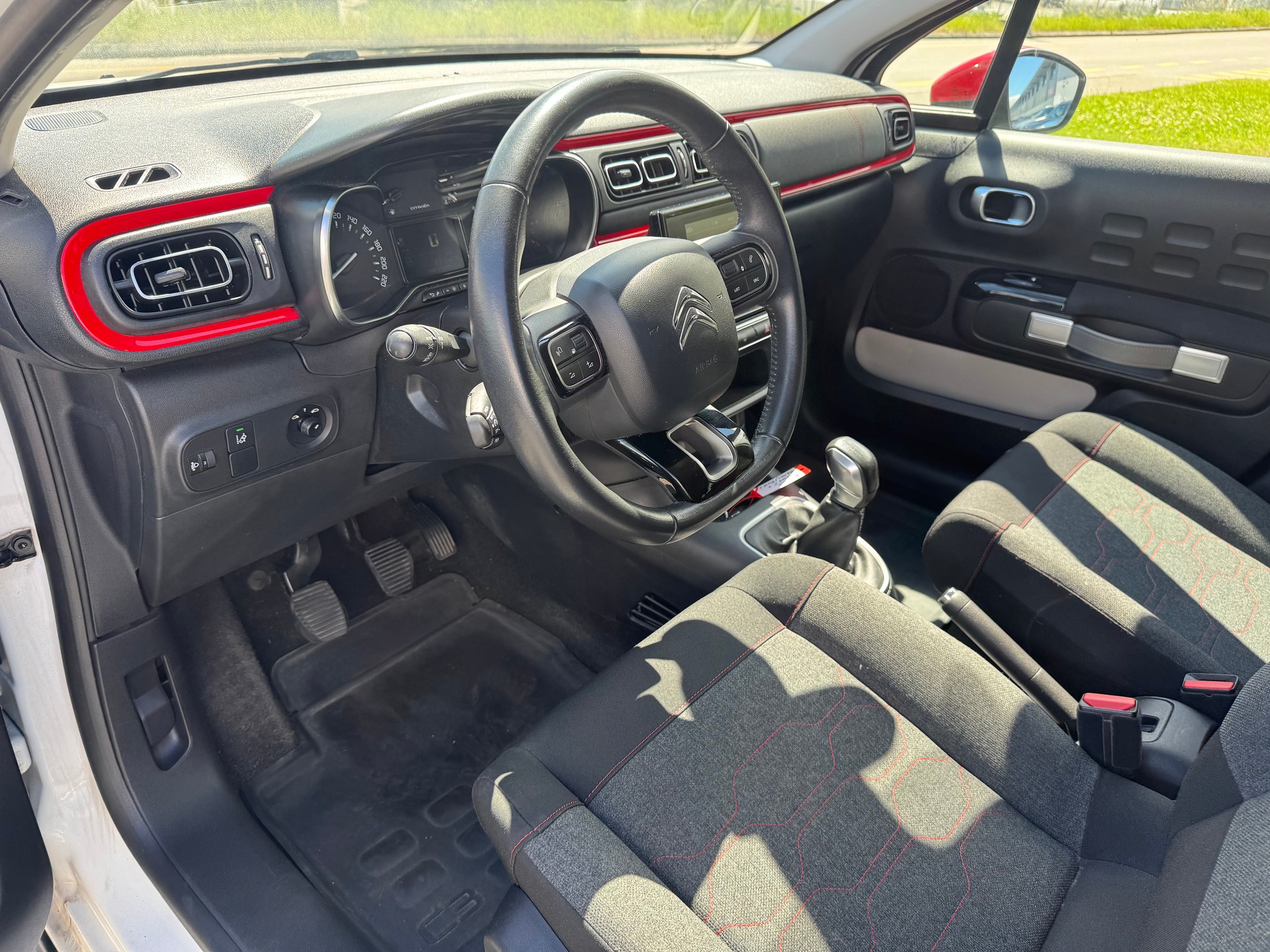 CITROEN C3 1.2i PureTech Shine-image-9