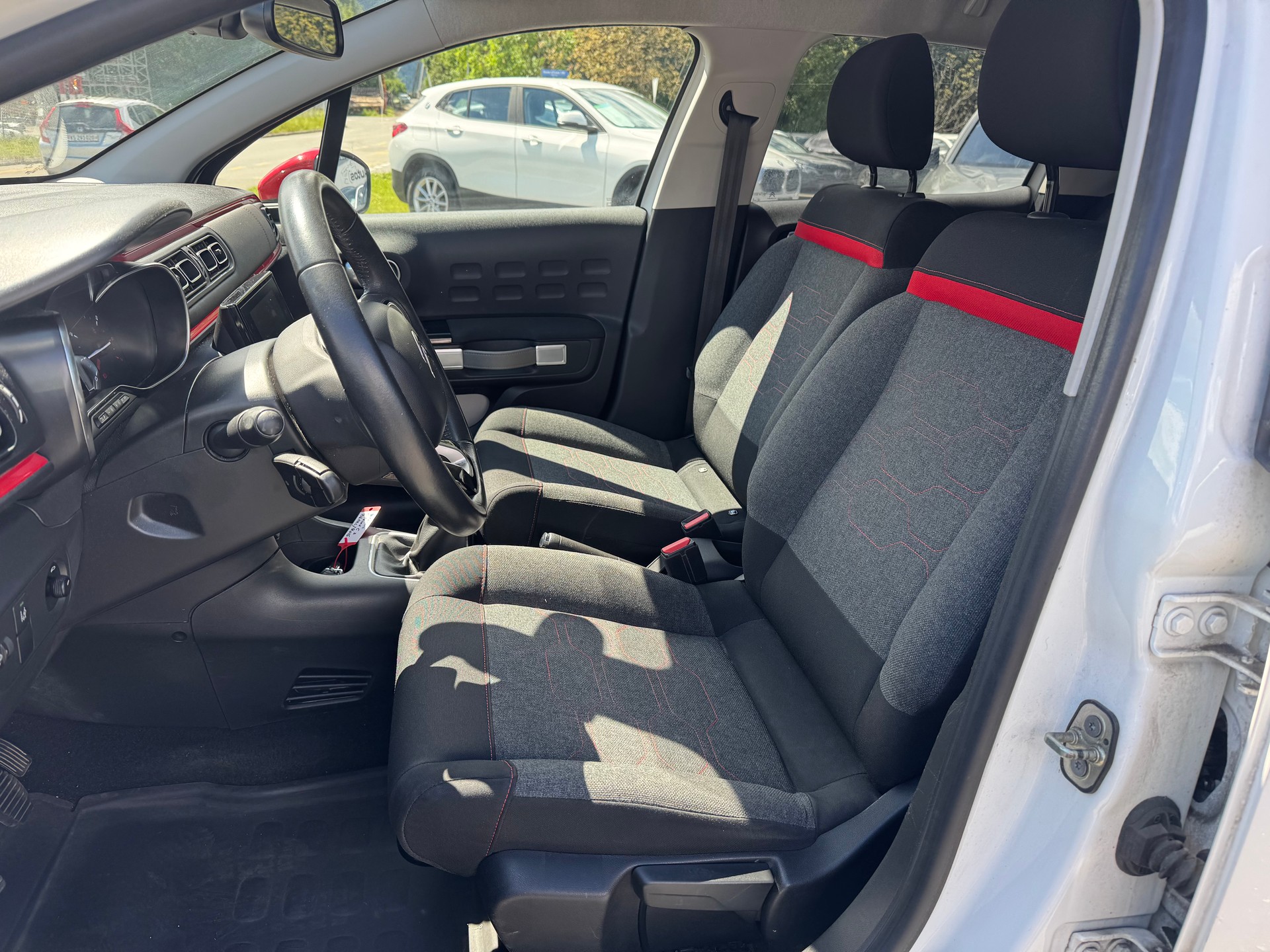 CITROEN C3 1.2i PureTech Shine-image-8