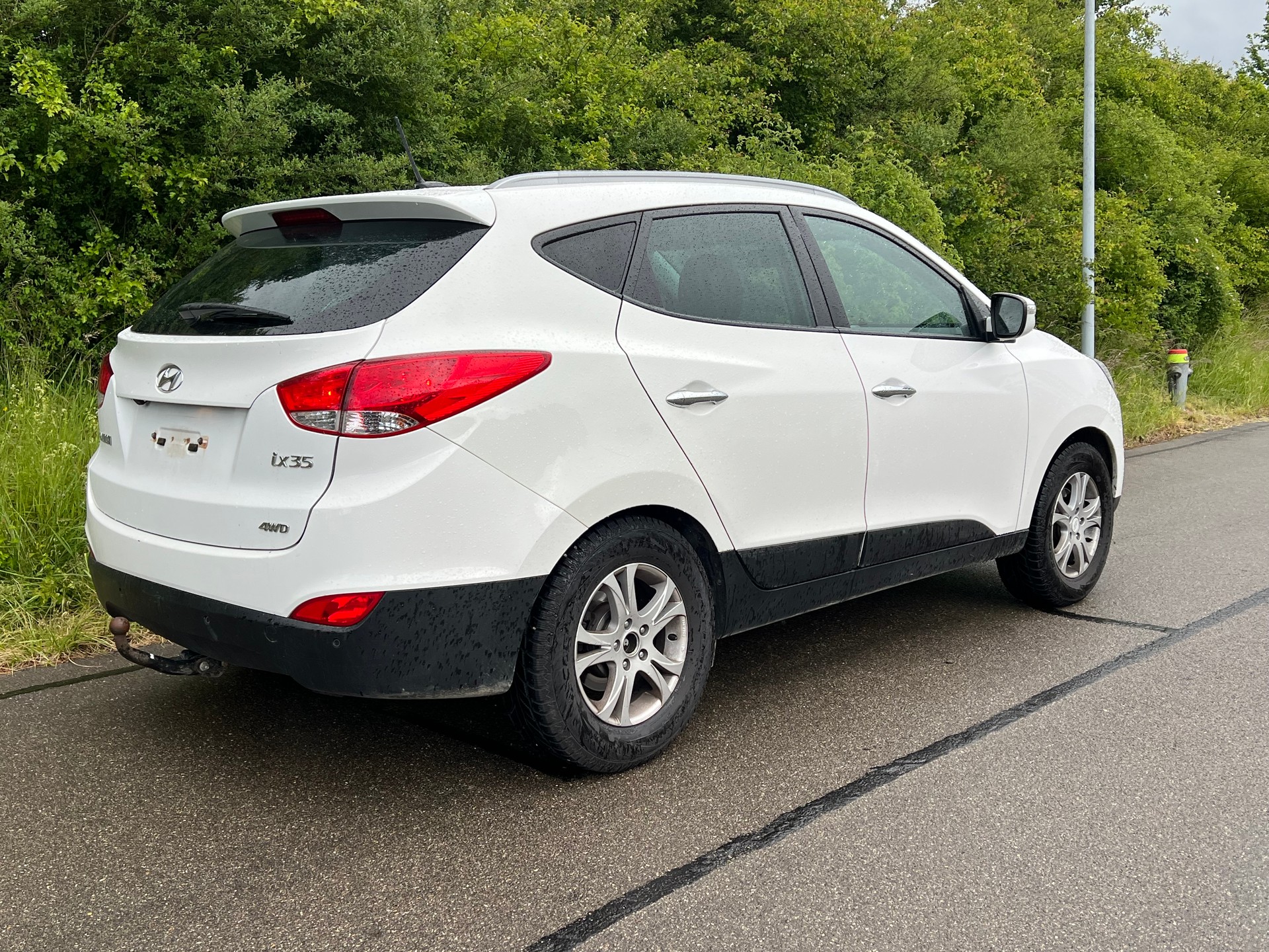 HYUNDAI iX 35 2.0 Style 4WD Automatic-image-3