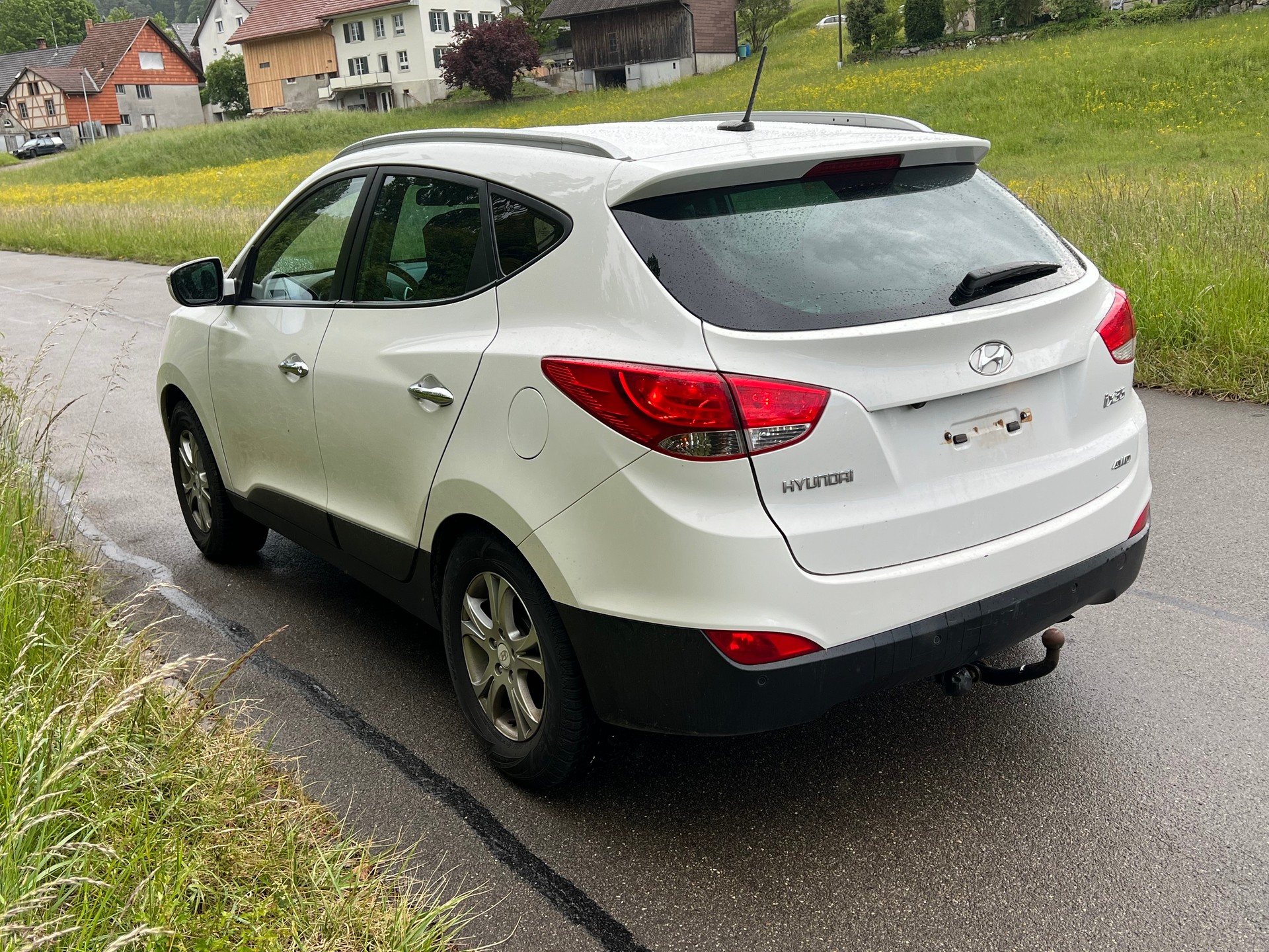 HYUNDAI iX 35 2.0 Style 4WD Automatic-image-5