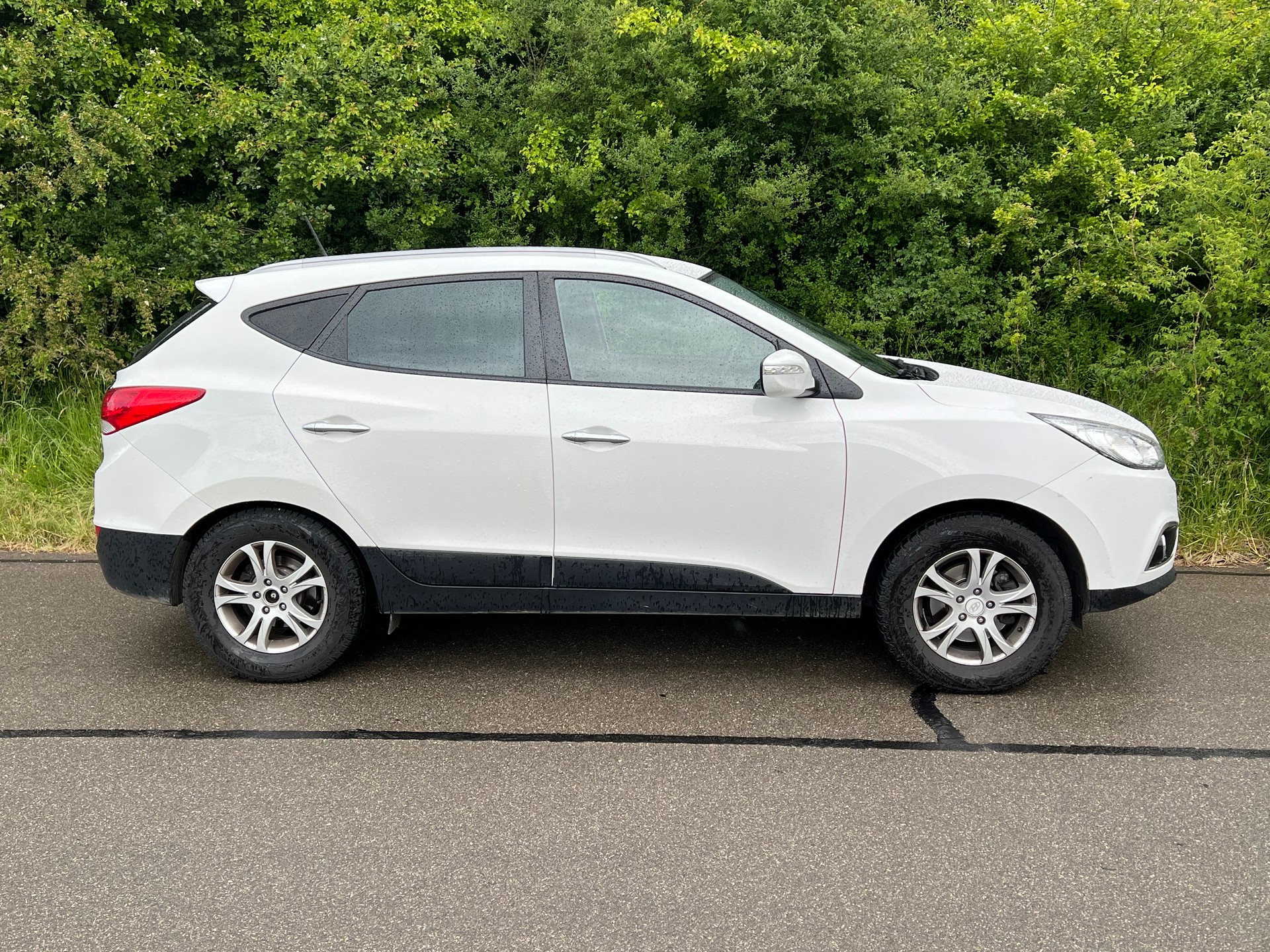 HYUNDAI iX 35 2.0 Style 4WD Automatic-image-2