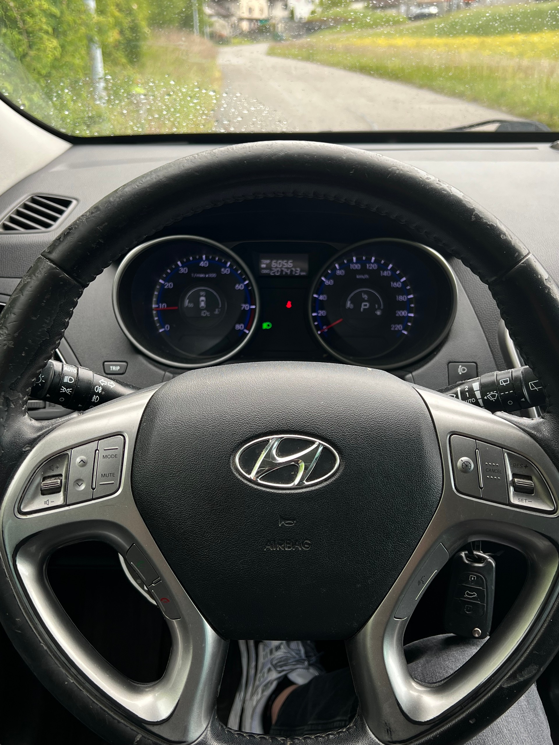 HYUNDAI iX 35 2.0 Style 4WD Automatic-image-9