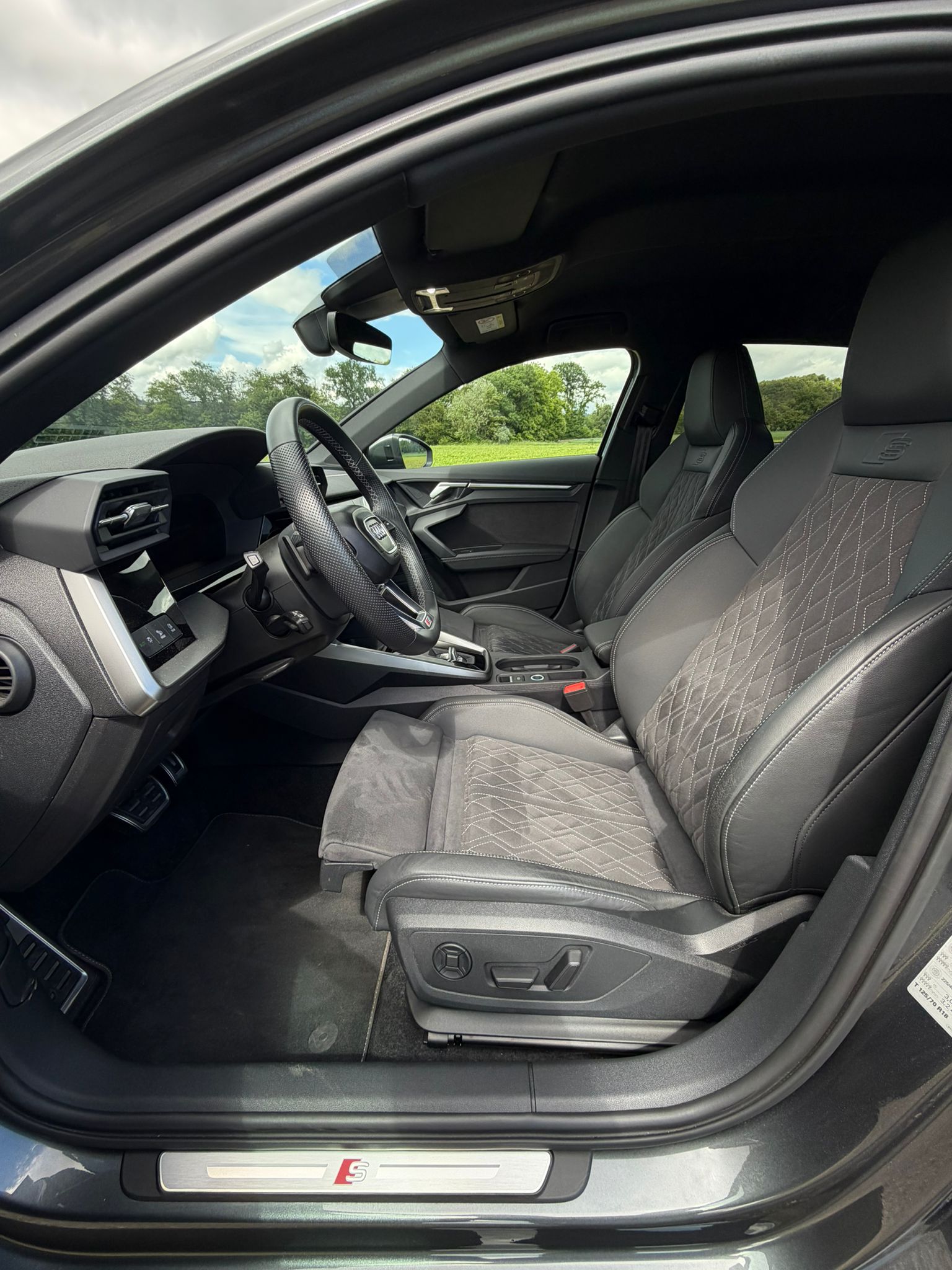 AUDI S3 Sportback 2.0 TFSI quattro S-tronic-image-7