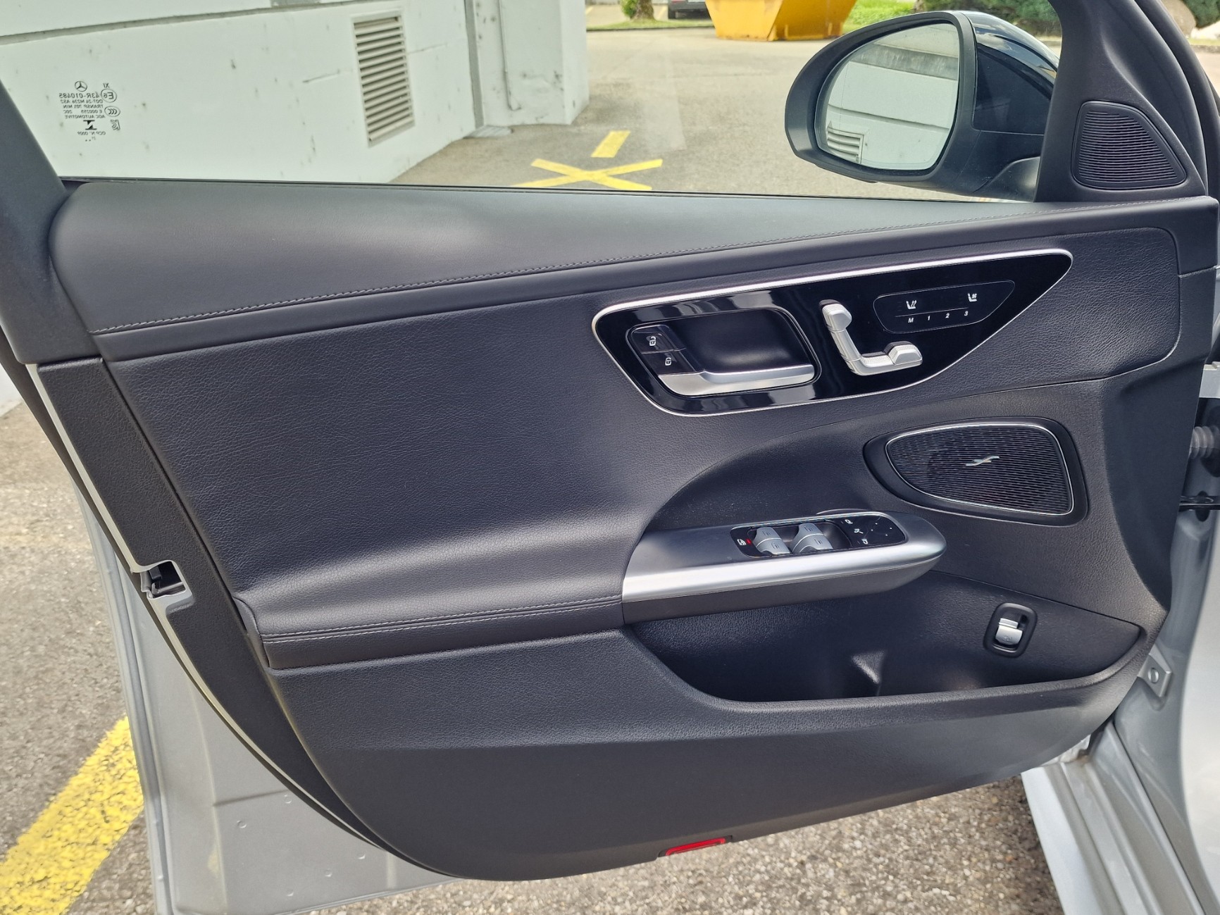 MERCEDES-BENZ C 300 d 4Matic AMG Line-image-6