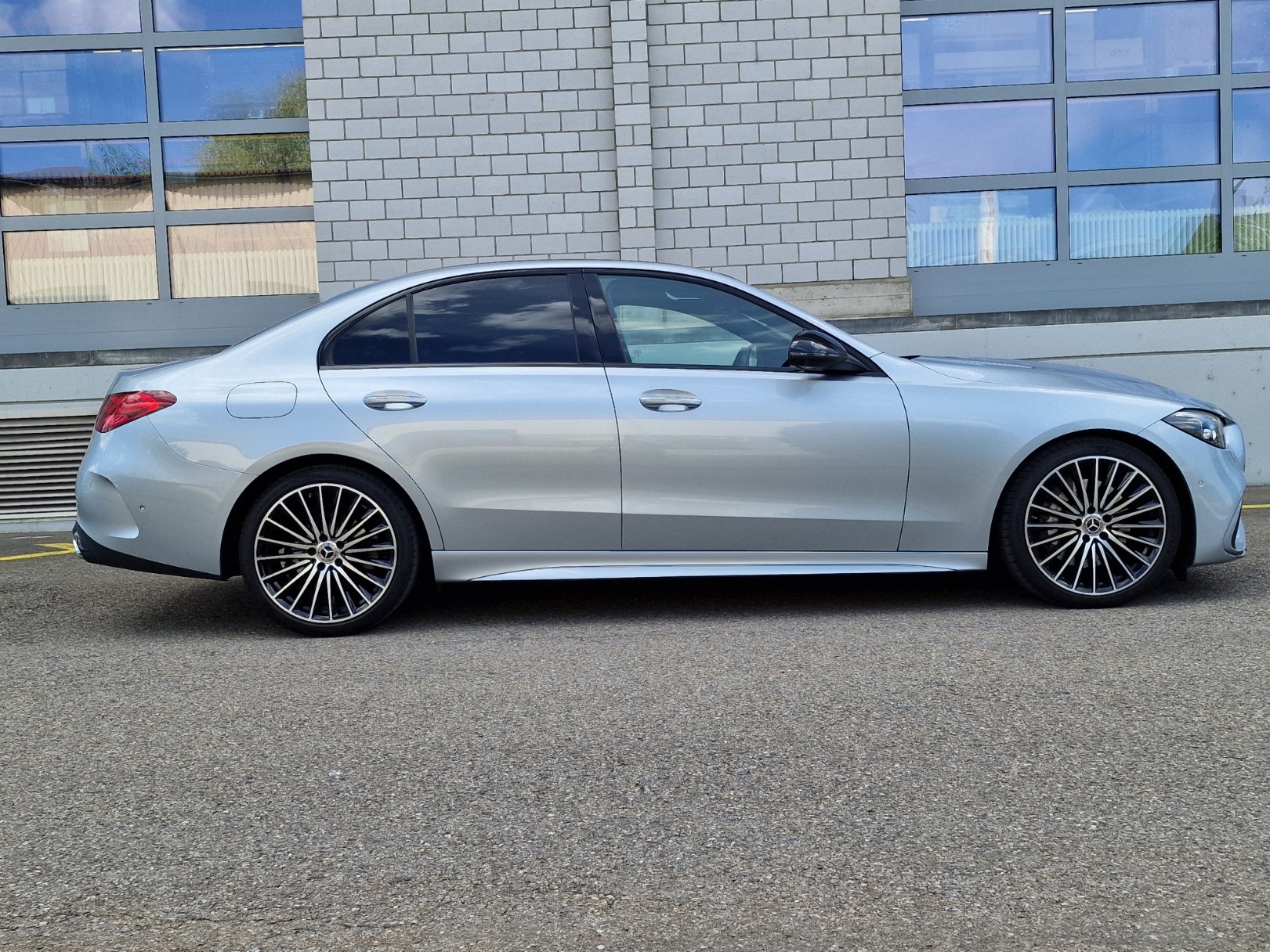 MERCEDES-BENZ C 300 d 4Matic AMG Line-image-3