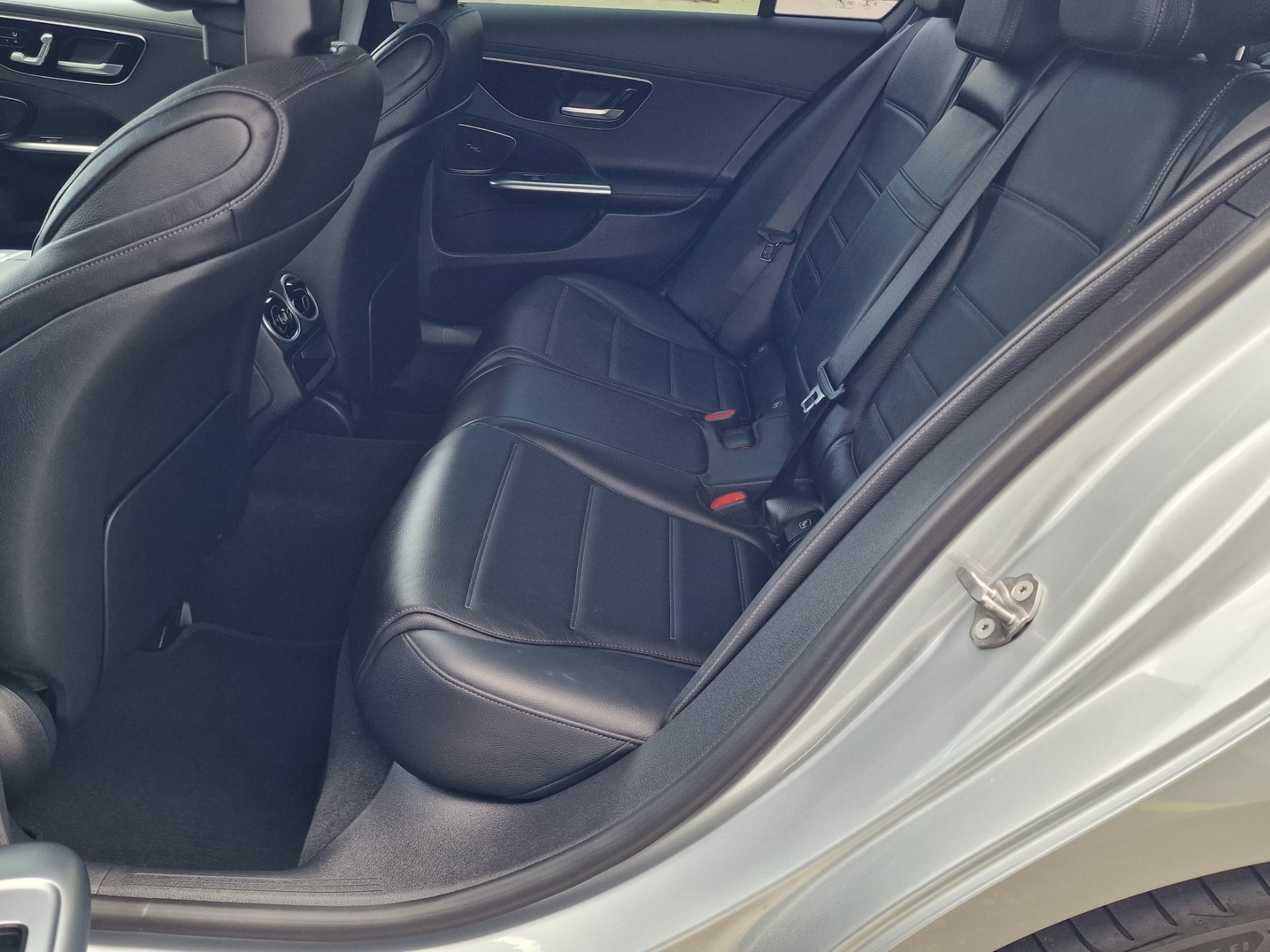 MERCEDES-BENZ C 300 d 4Matic AMG Line-image-12