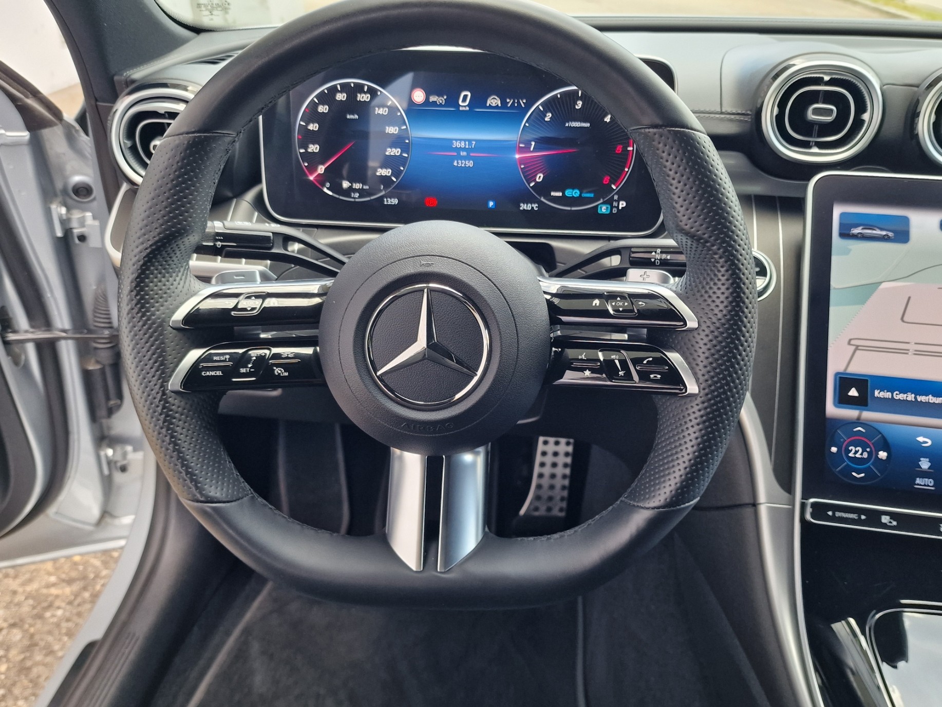 MERCEDES-BENZ C 300 d 4Matic AMG Line-image-8