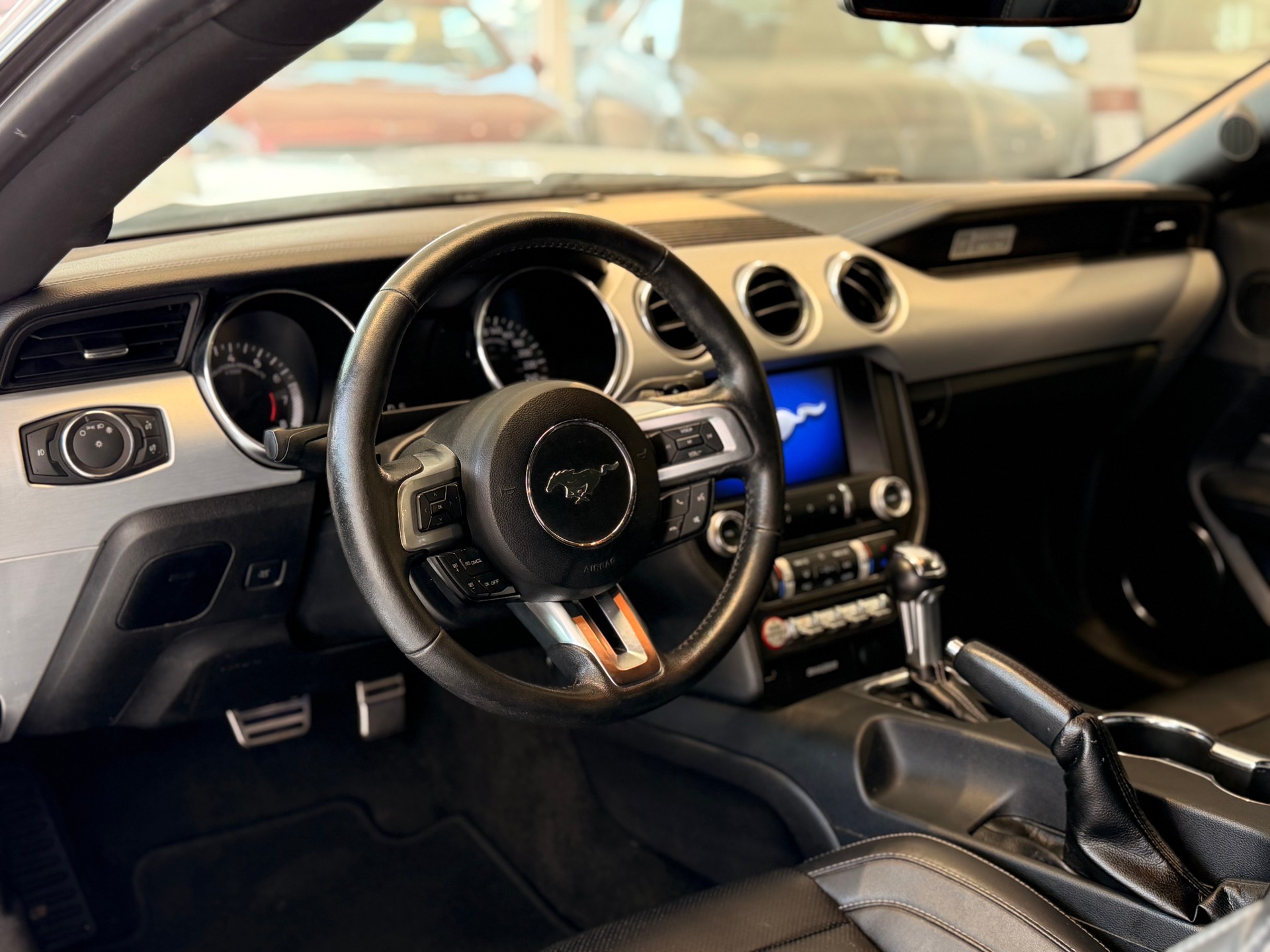 FORD Mustang Fastback 5.0 V8 GT Automat-image-11