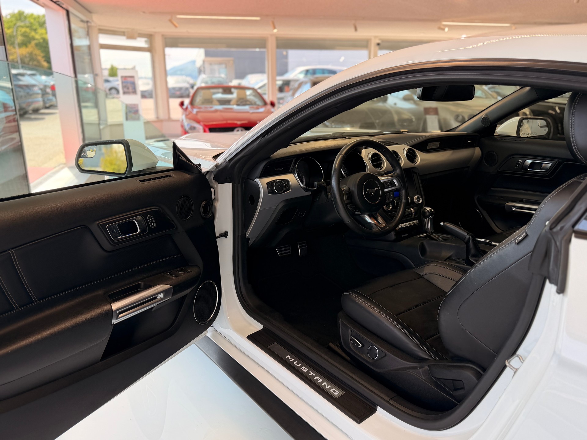 FORD Mustang Fastback 5.0 V8 GT Automat-image-10