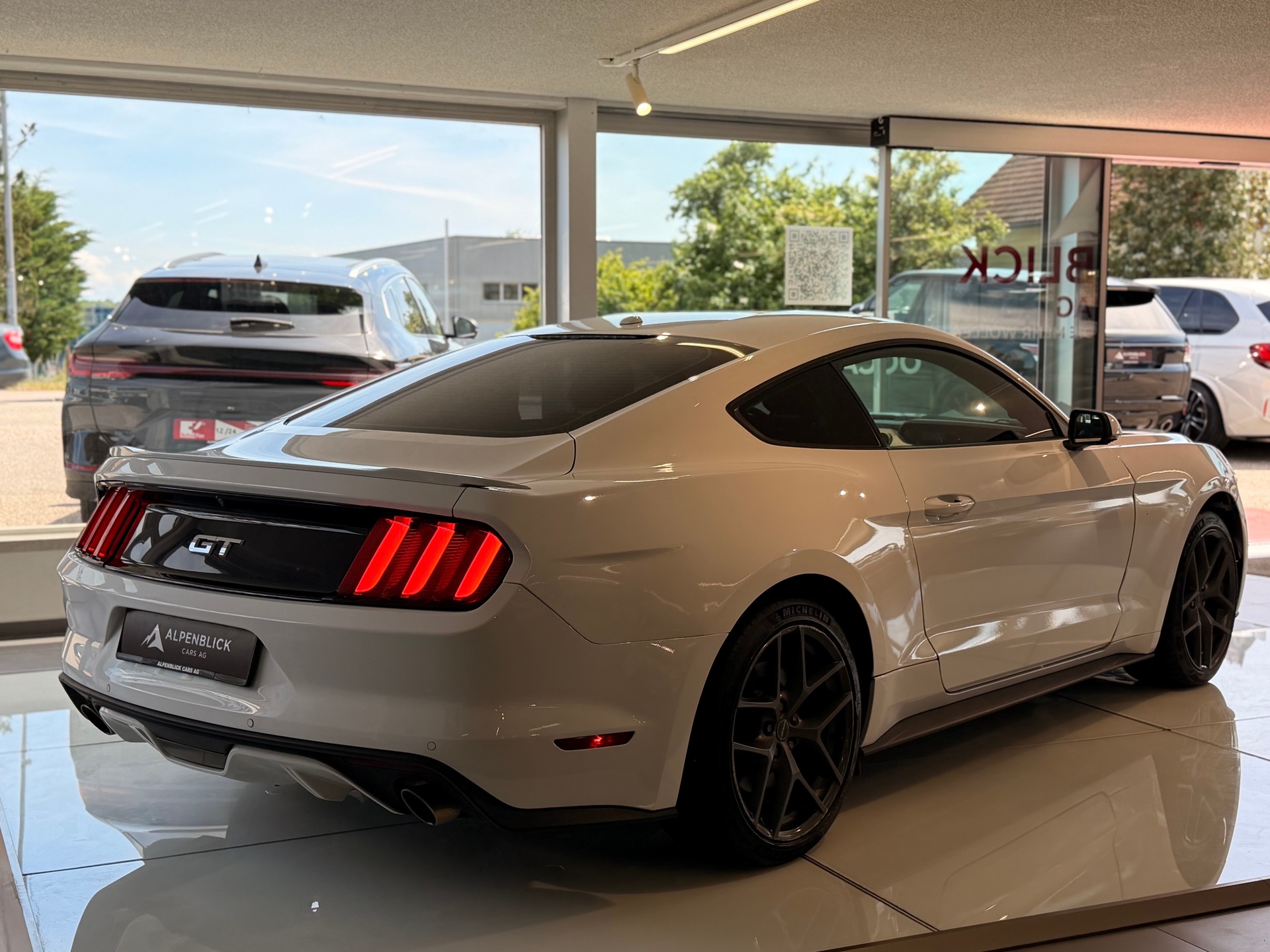 FORD Mustang Fastback 5.0 V8 GT Automat-image-4