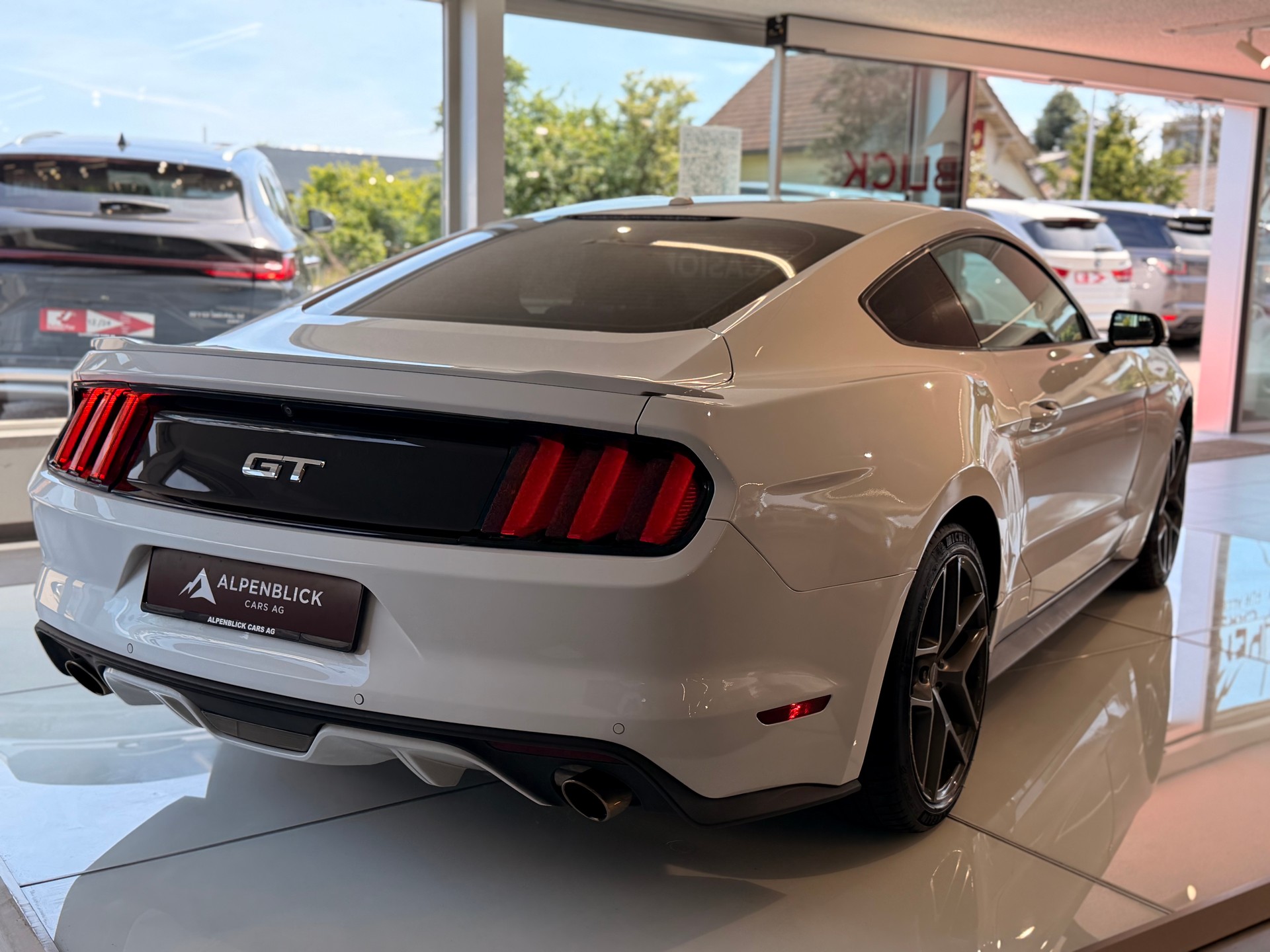FORD Mustang Fastback 5.0 V8 GT Automat-image-5