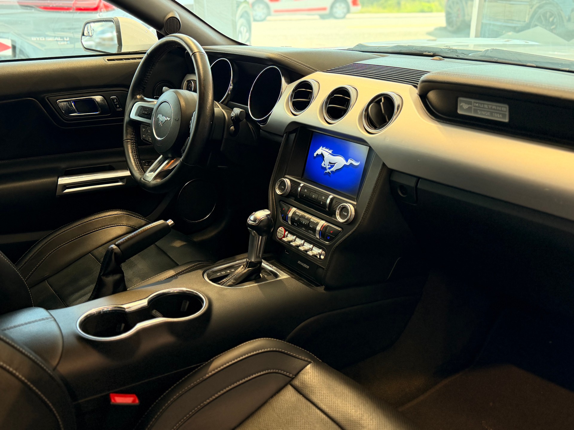 FORD Mustang Fastback 5.0 V8 GT Automat-image-15