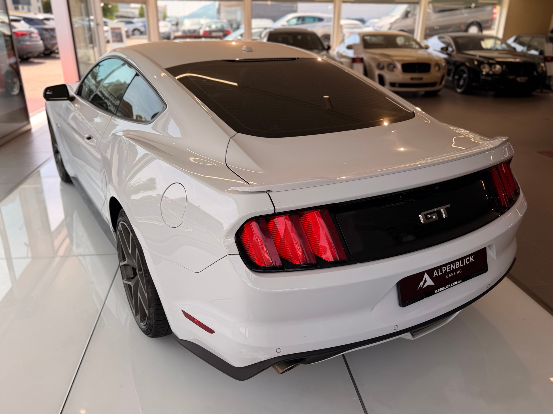 FORD Mustang Fastback 5.0 V8 GT Automat-image-8