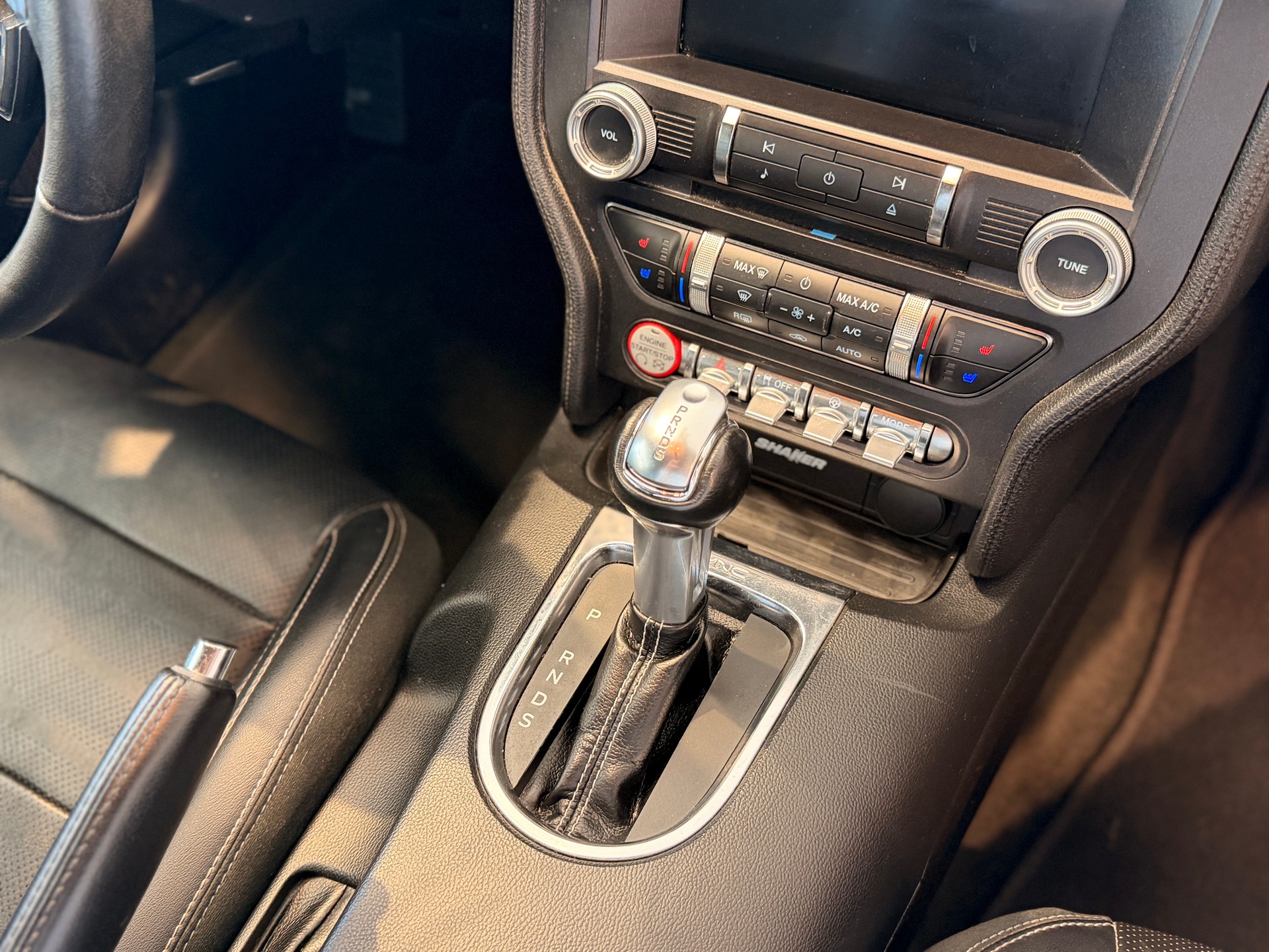 FORD Mustang Fastback 5.0 V8 GT Automat-image-18