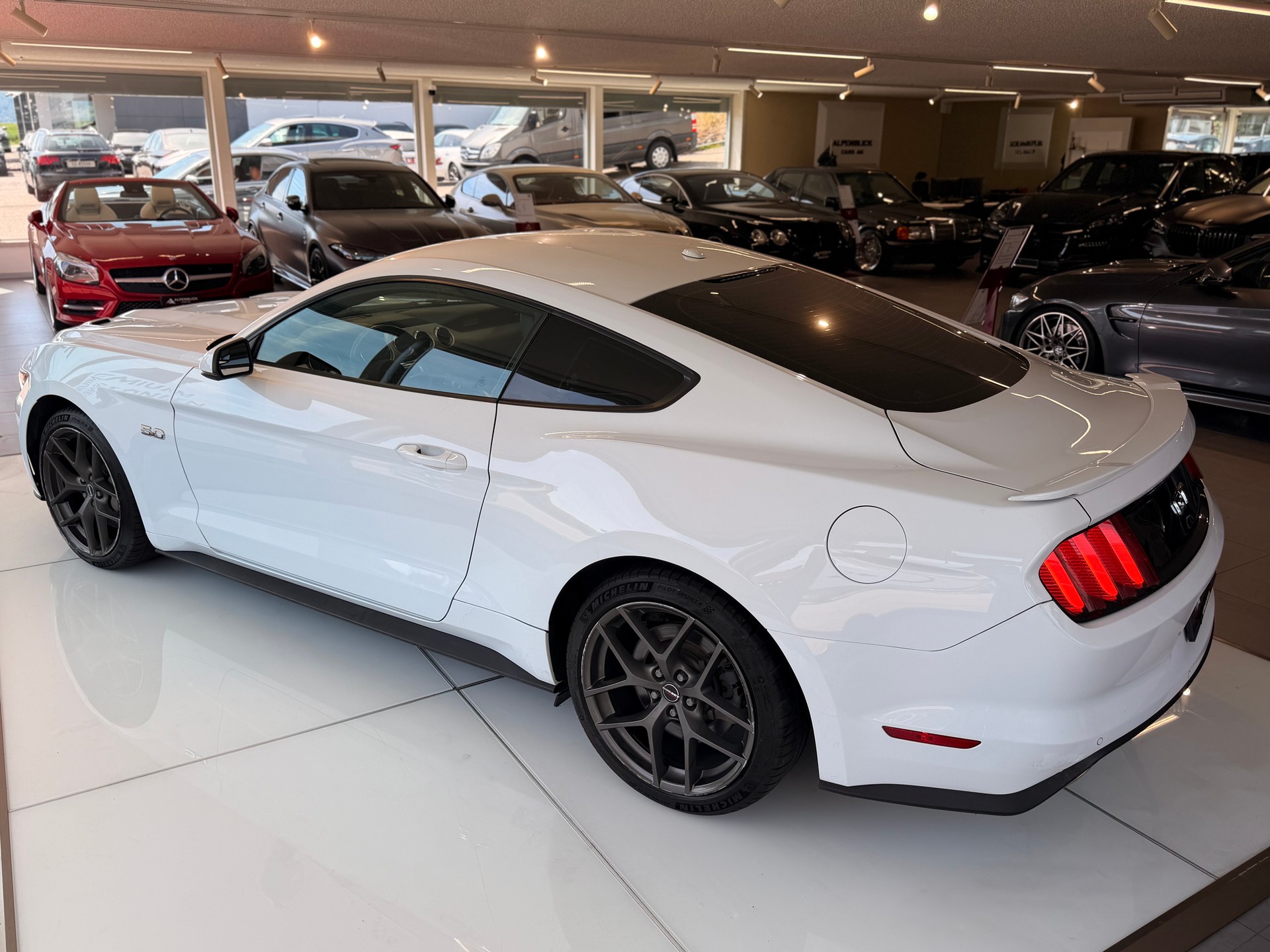 FORD Mustang Fastback 5.0 V8 GT Automat-image-9