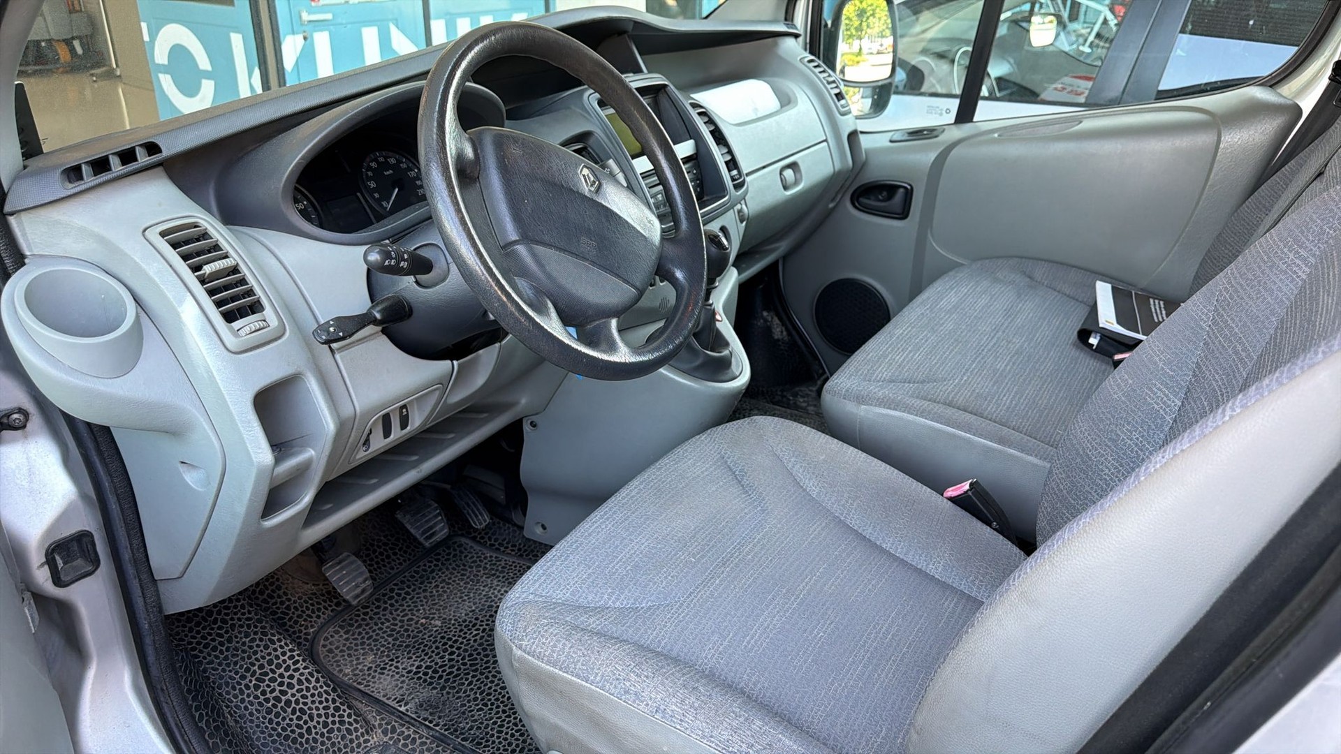 RENAULT Trafic 2.5 dCi 2.9t L2H1-image-5