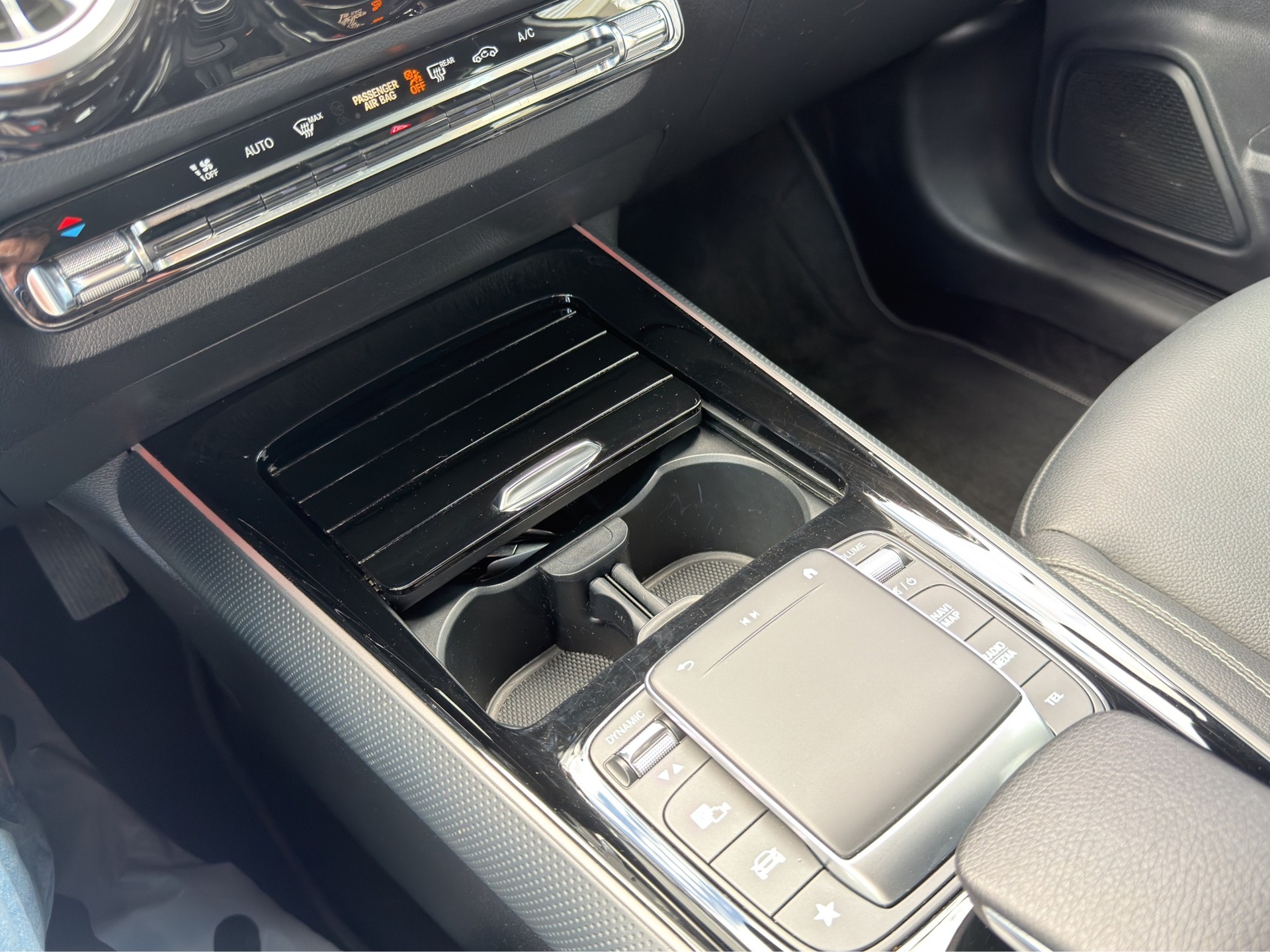 MERCEDES-BENZ GLA 200 Style-image-10