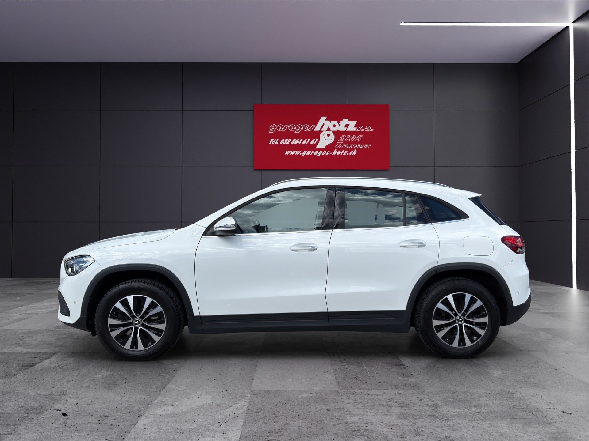 MERCEDES-BENZ GLA 200 Style-showroom-element-2