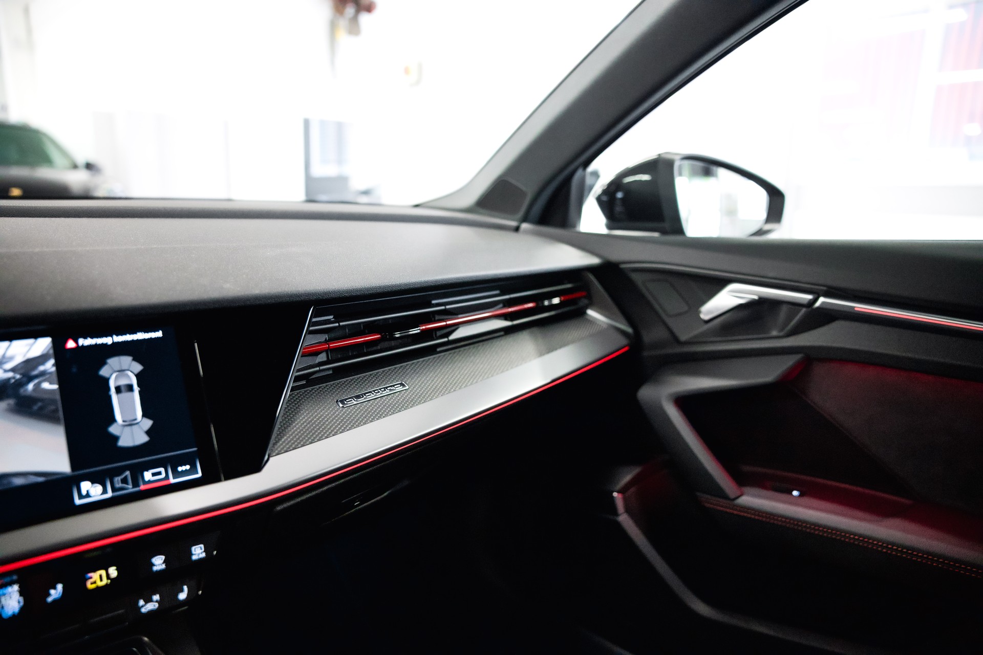 AUDI RS3 Sportback 2.5 TSI quattro S-tronic-image-25