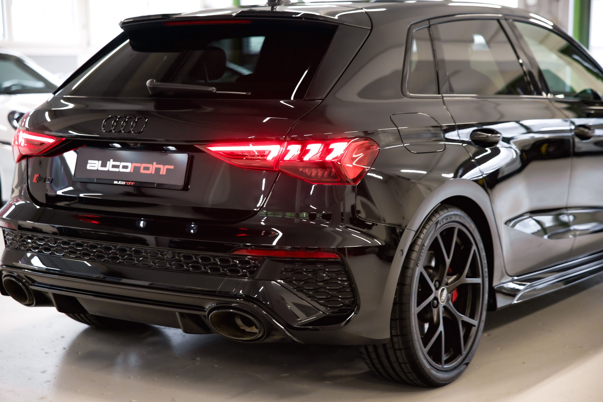 AUDI RS3 Sportback 2.5 TSI quattro S-tronic-image-10