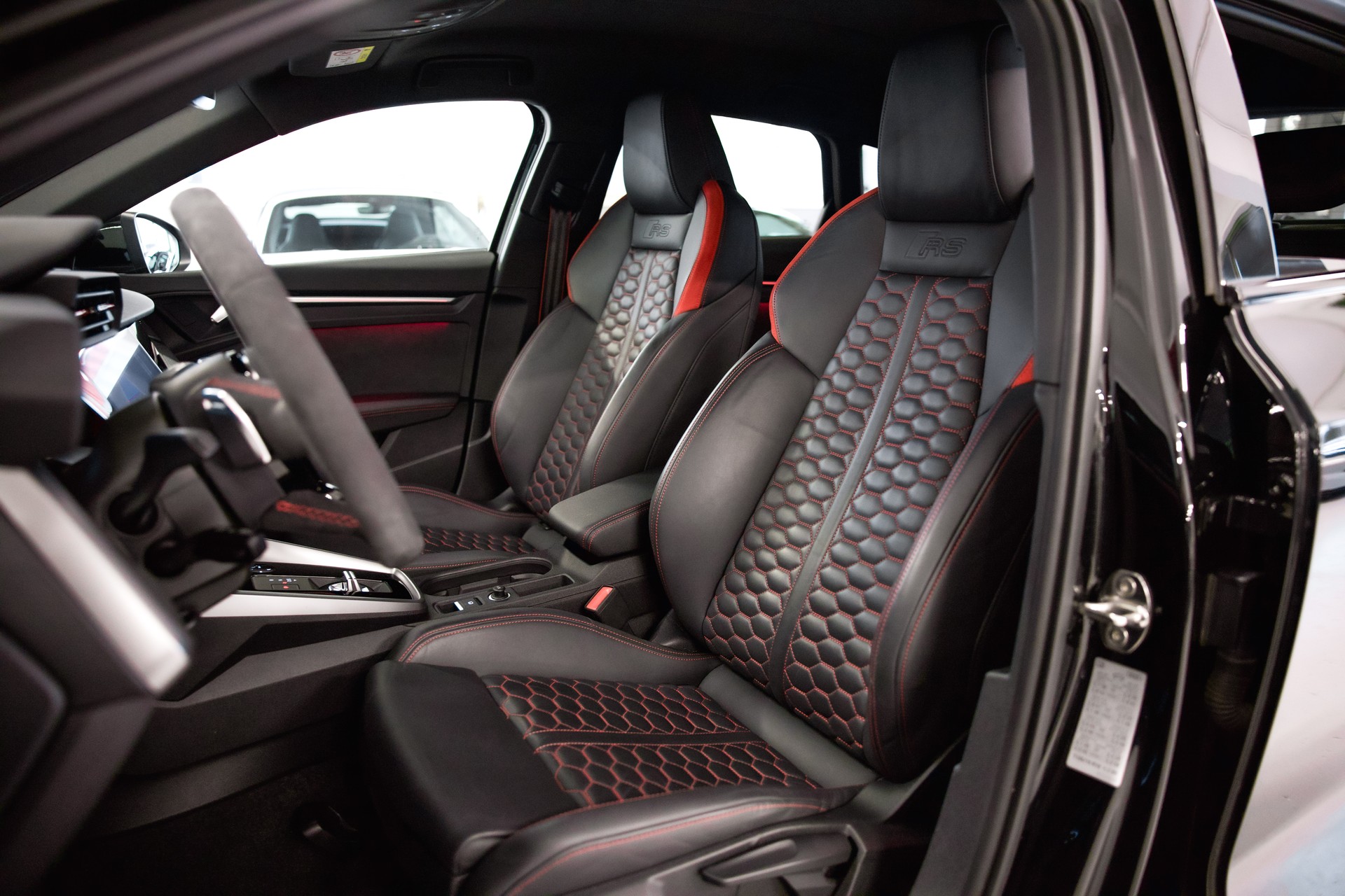 AUDI RS3 Sportback 2.5 TSI quattro S-tronic-image-19