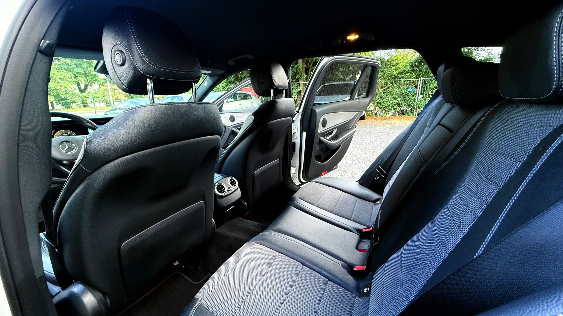MERCEDES-BENZ E 200 Exclusive 4 Matic 9G-Tronic-image-7
