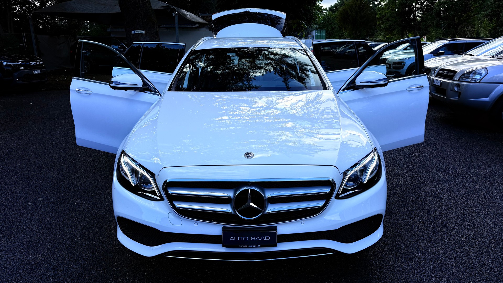 MERCEDES-BENZ E 200 Exclusive 4 Matic 9G-Tronic-image-13