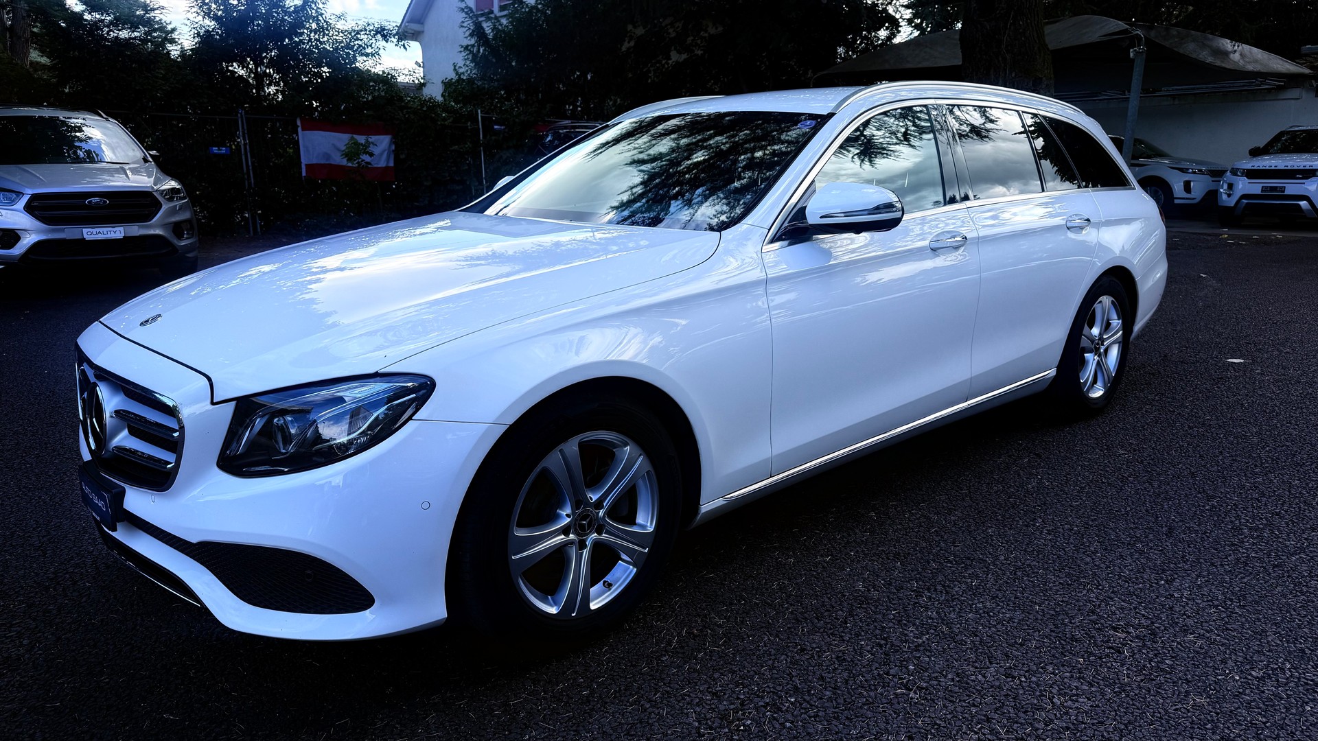 MERCEDES-BENZ E 200 Exclusive 4 Matic 9G-Tronic-image-1