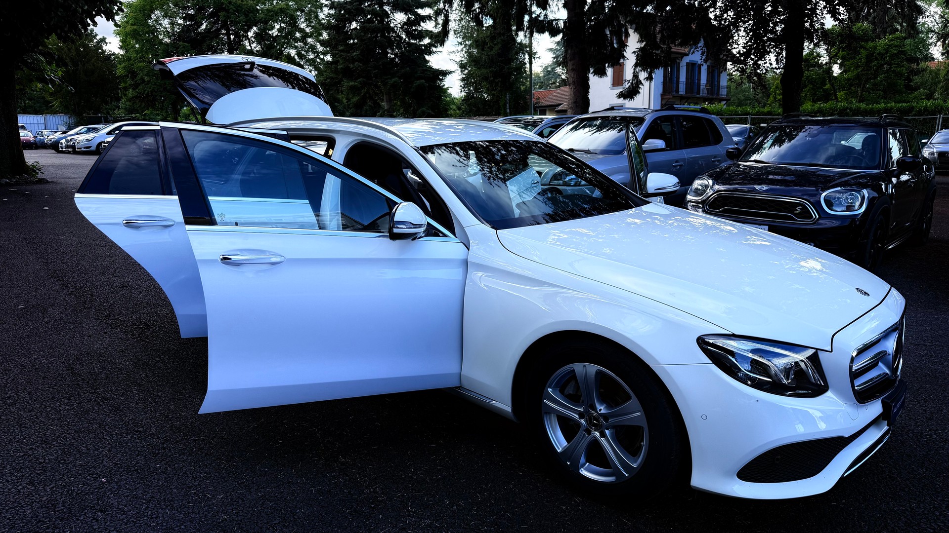 MERCEDES-BENZ E 200 Exclusive 4 Matic 9G-Tronic-image-11