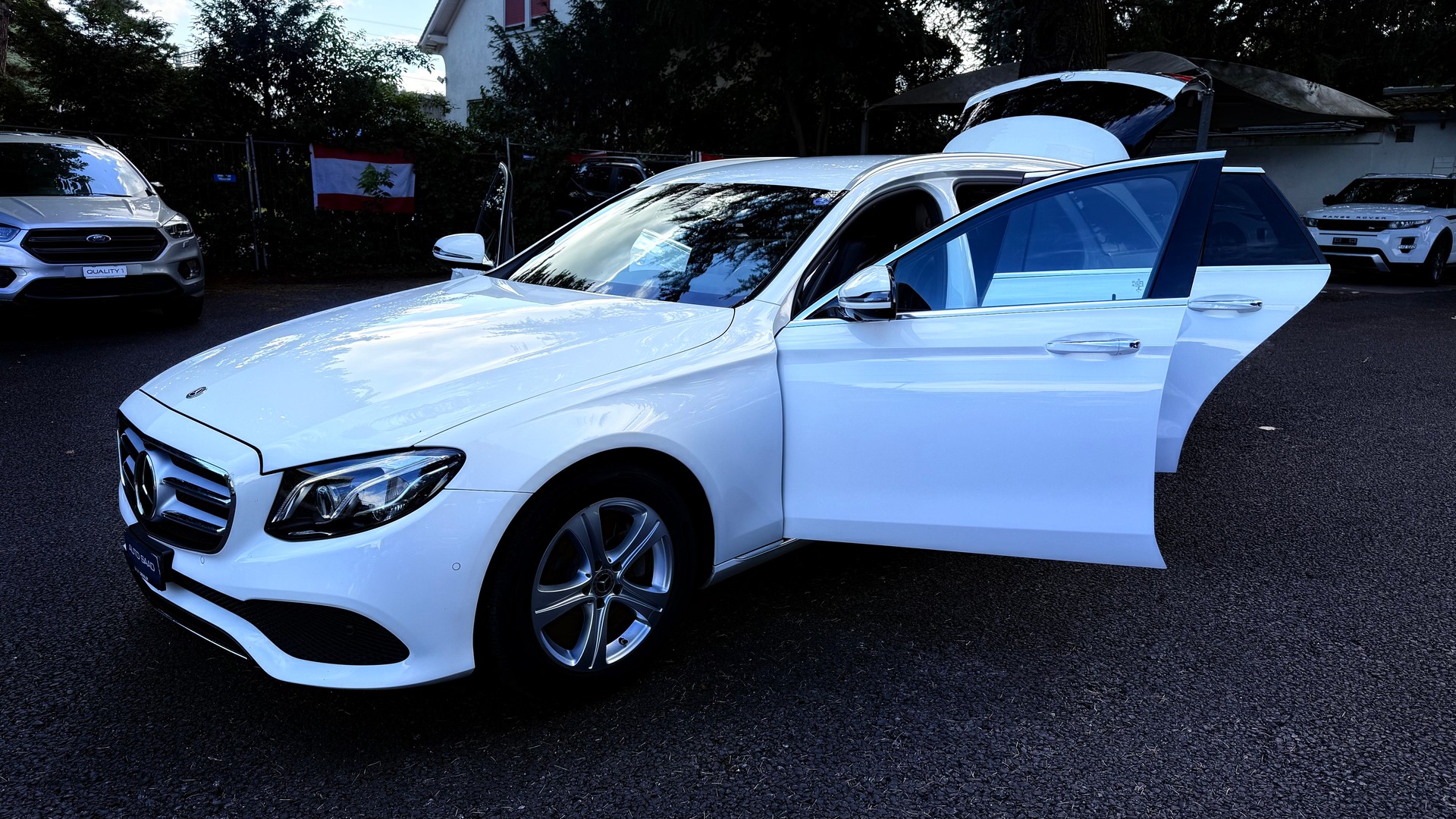 MERCEDES-BENZ E 200 Exclusive 4 Matic 9G-Tronic-image-12