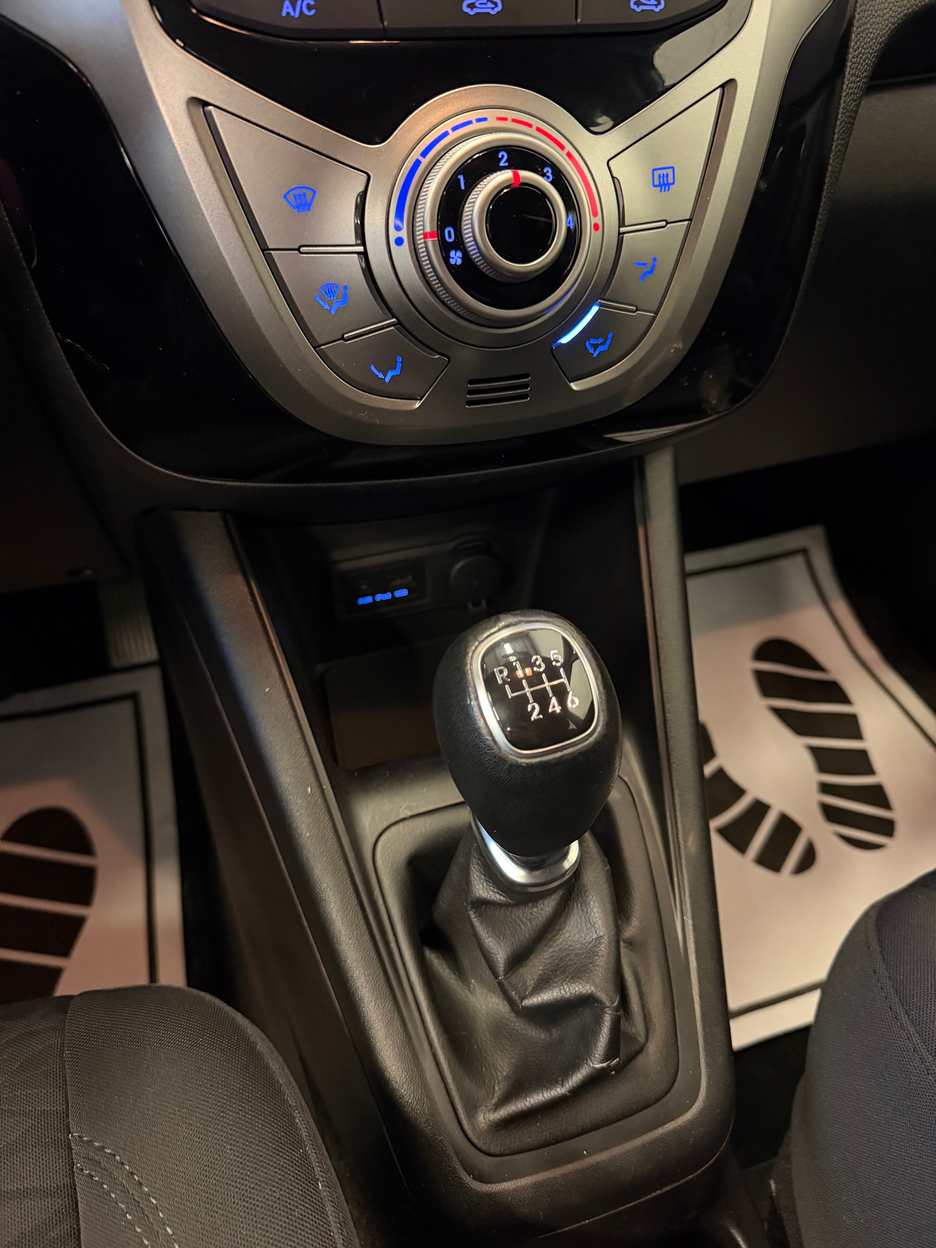 HYUNDAI iX20 1.6 Premium //NEU AB MFK!-image-13
