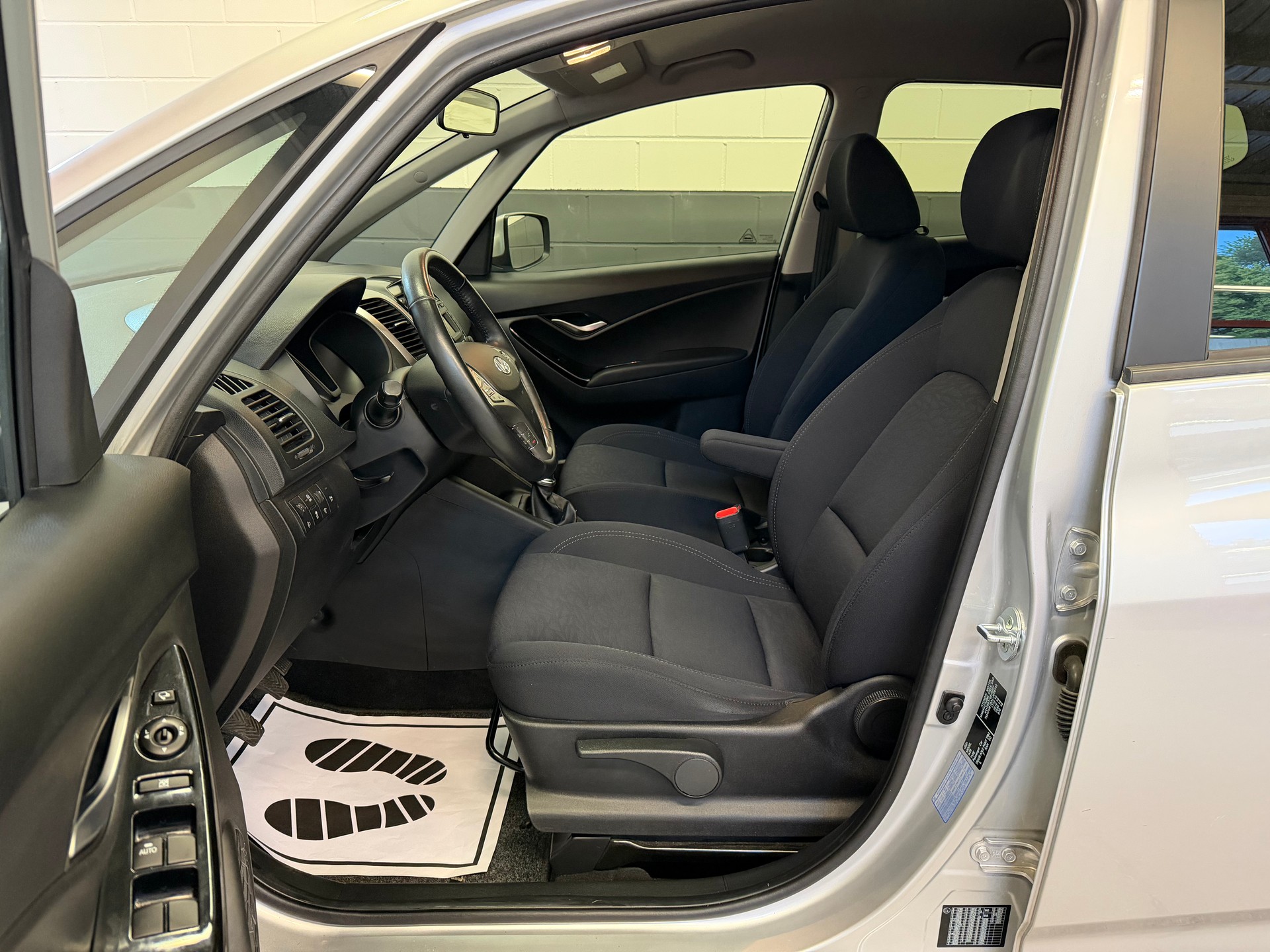 HYUNDAI iX20 1.6 Premium //NEU AB MFK!-image-10