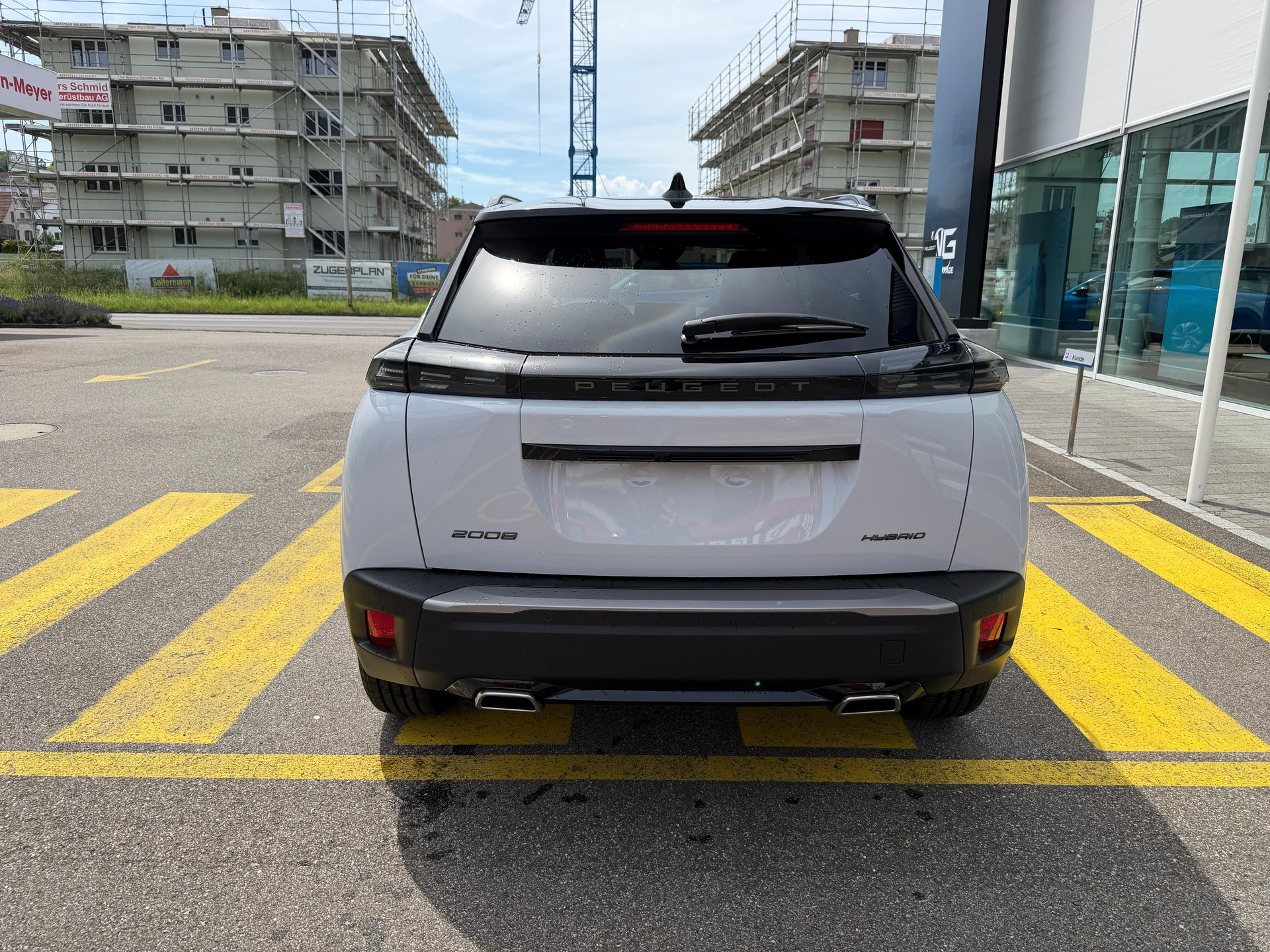 PEUGEOT 2008 1.2 Hybrid 145 GT-image-2