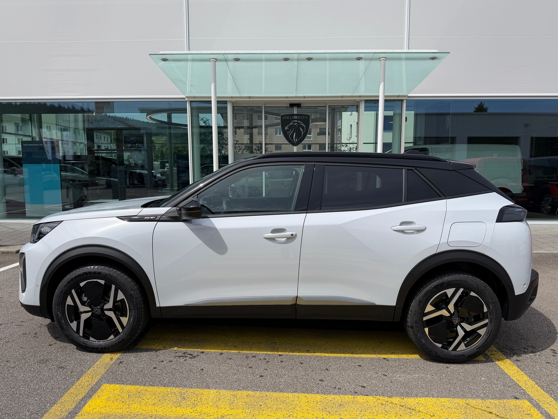 PEUGEOT 2008 1.2 Hybrid 145 GT