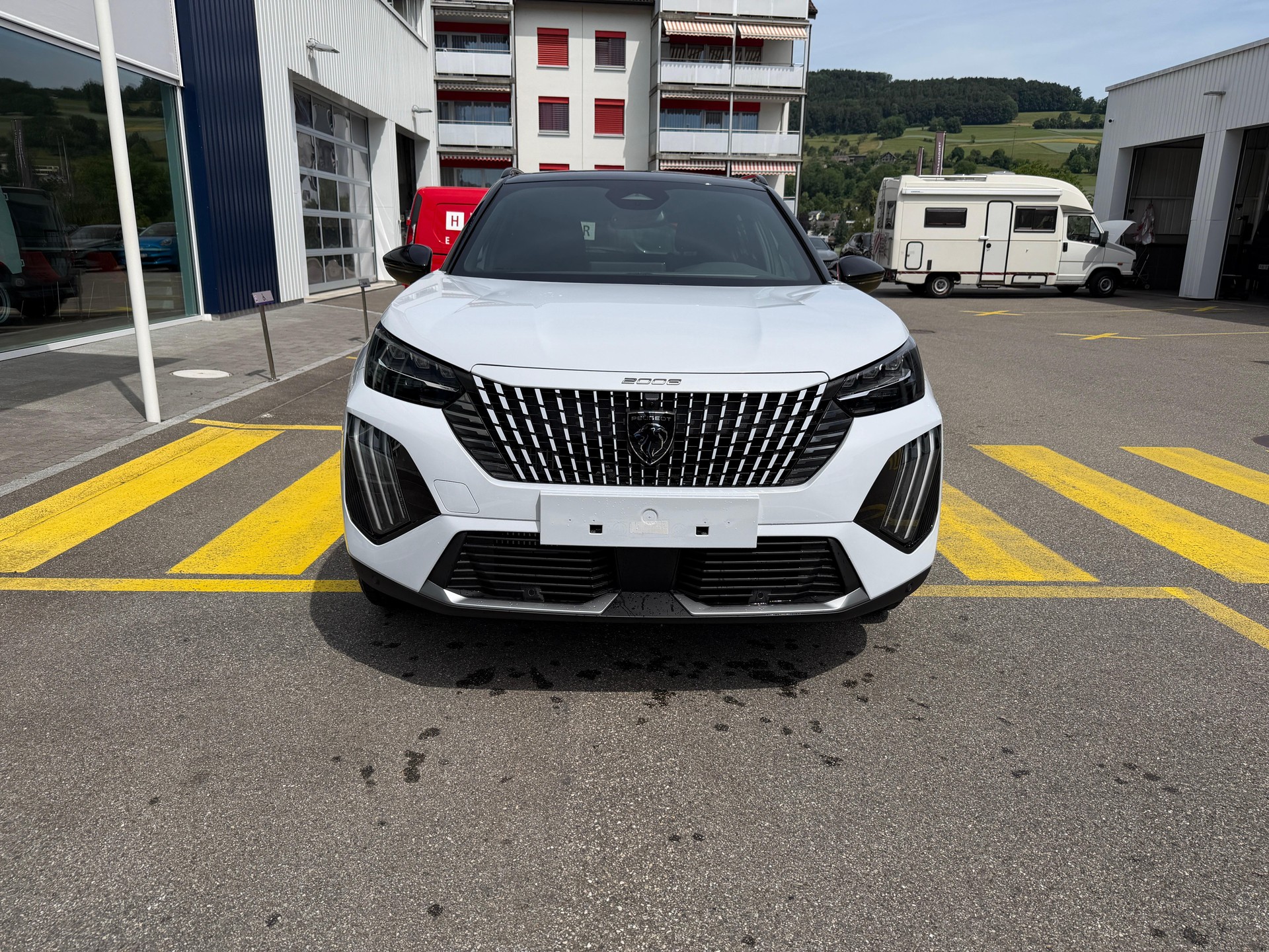 PEUGEOT 2008 1.2 Hybrid 145 GT-image-6