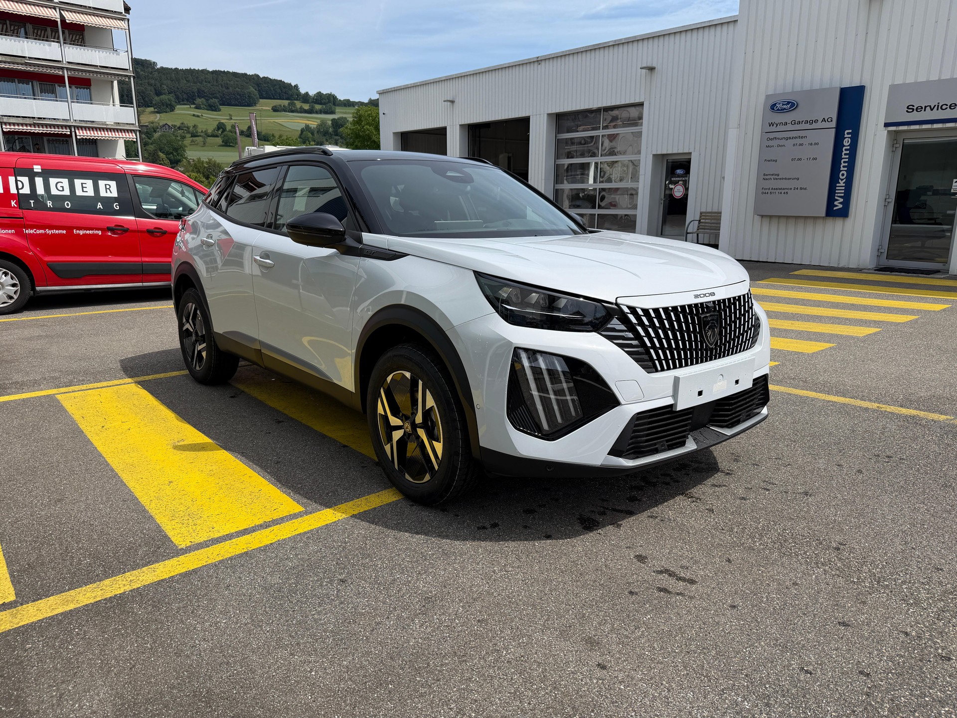PEUGEOT 2008 1.2 Hybrid 145 GT-image-5