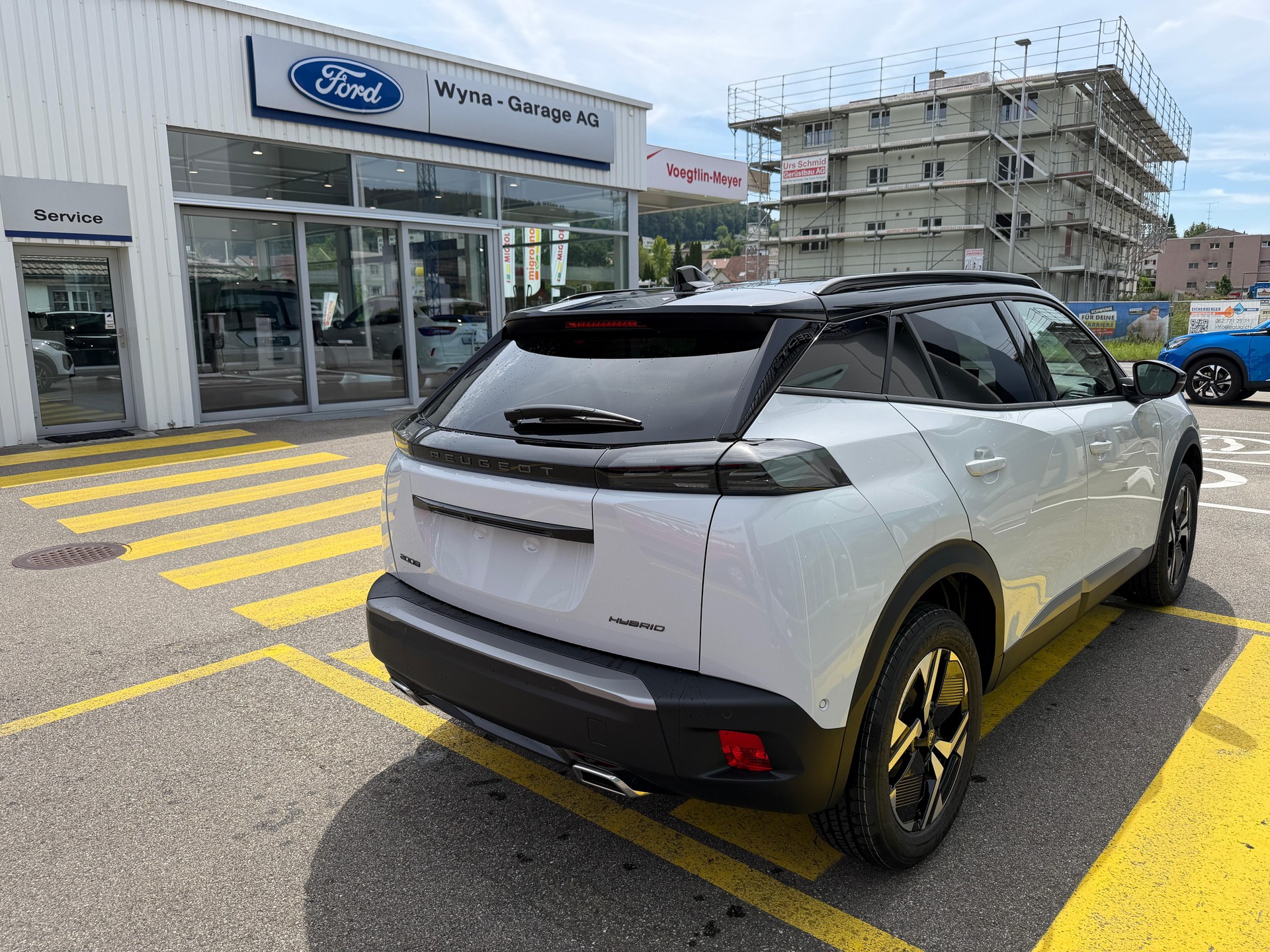 PEUGEOT 2008 1.2 Hybrid 145 GT-image-3