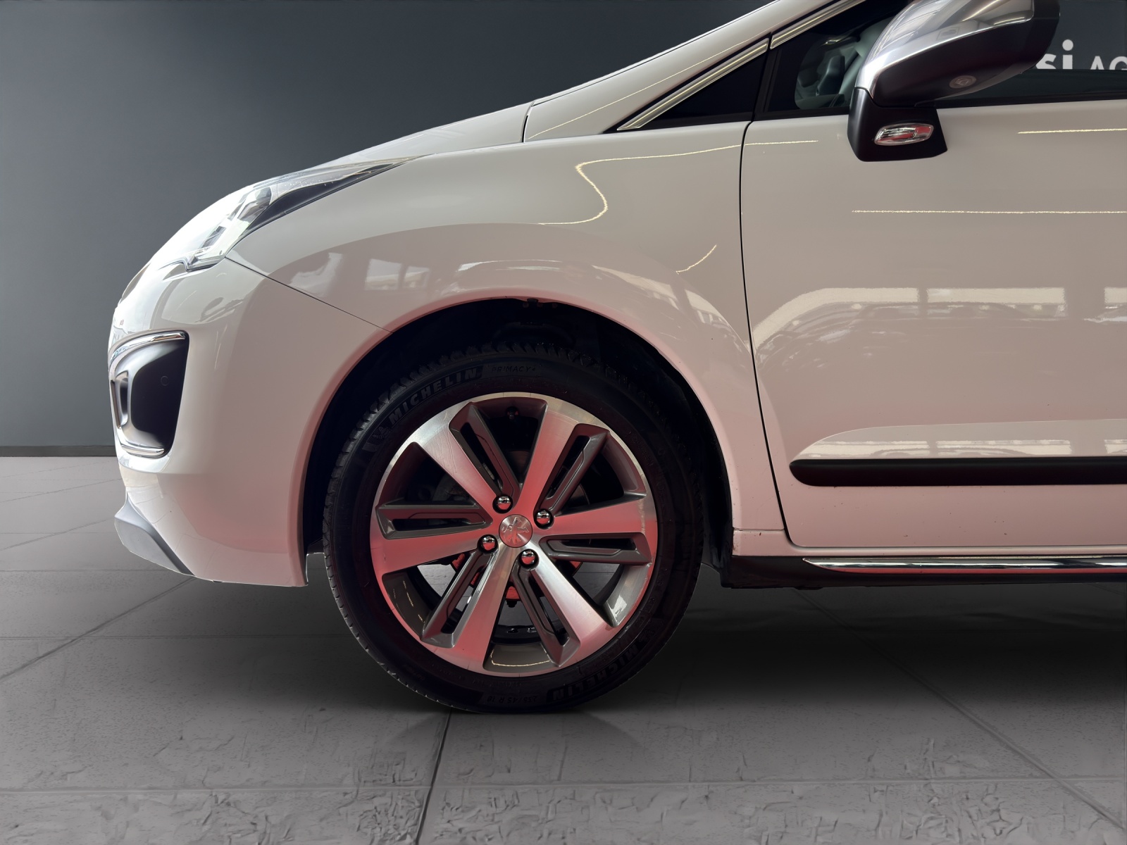 PEUGEOT 3008 1.2 Pure Tech Allure-image-10