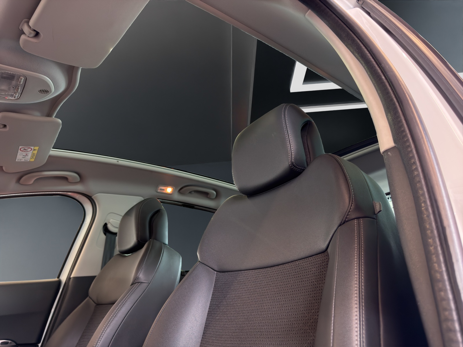 PEUGEOT 3008 1.2 Pure Tech Allure-image-15