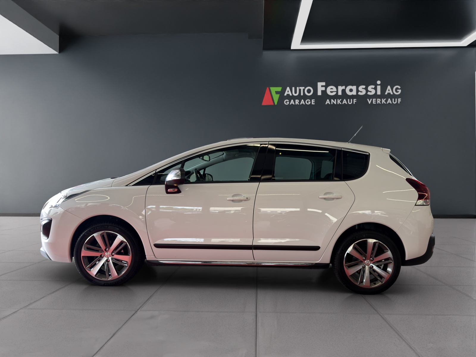 PEUGEOT 3008 1.2 Pure Tech Allure-showroom-element-1