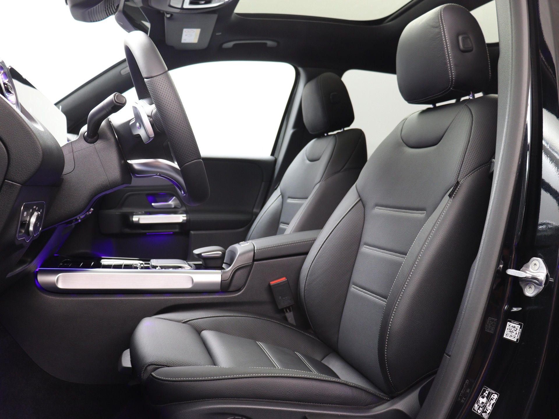 MERCEDES-BENZ EQB 350 Swiss Star AMG Line 4matic-showroom-element-2