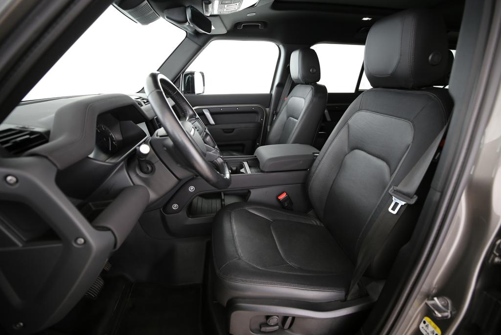LAND ROVER Defender 110 3.0 D I6 250 X-Dynamic SE-showroom-element-3