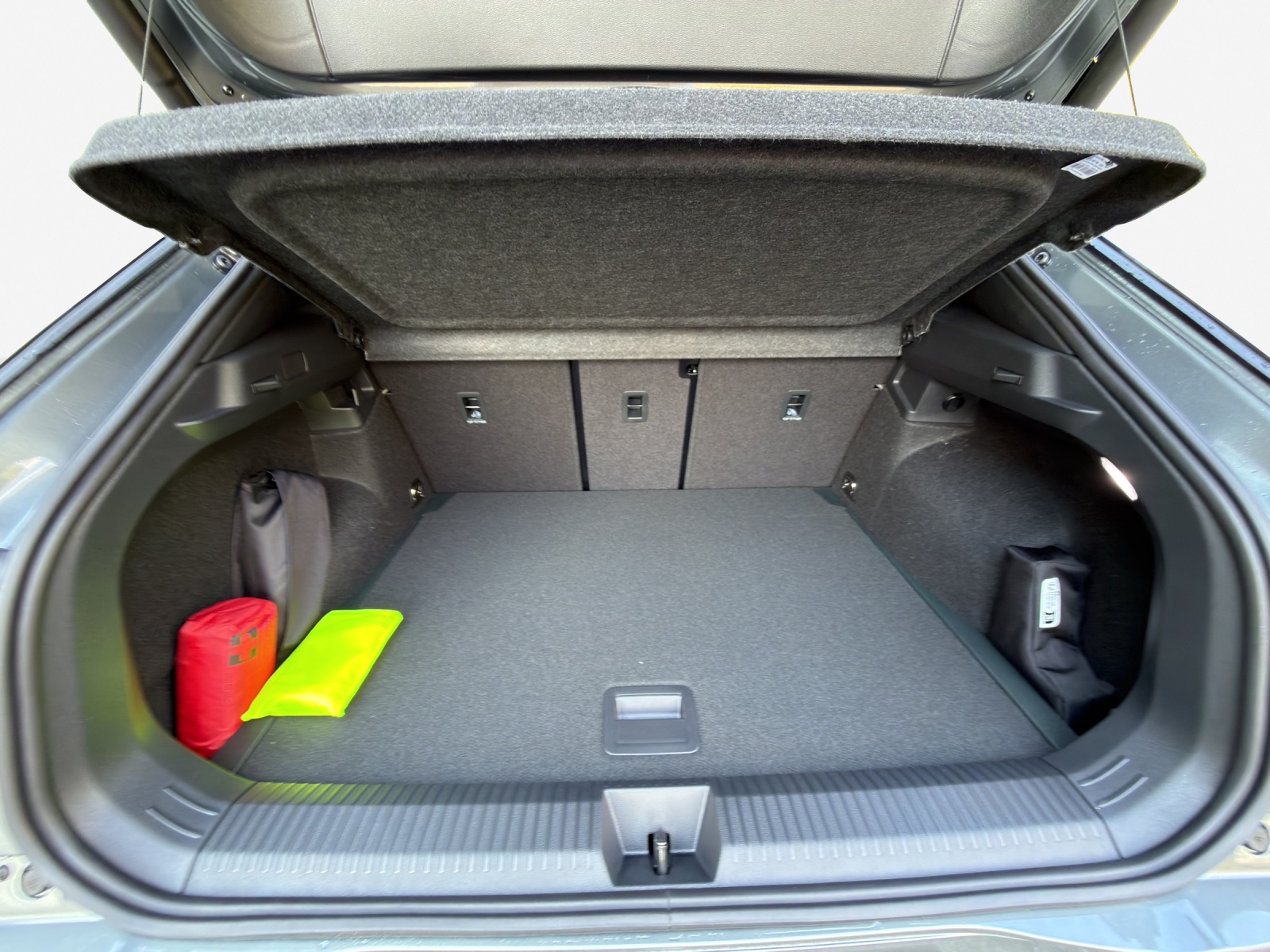 VW T-Roc 1.5 eTSI mHEV R-Line DSG-image-12