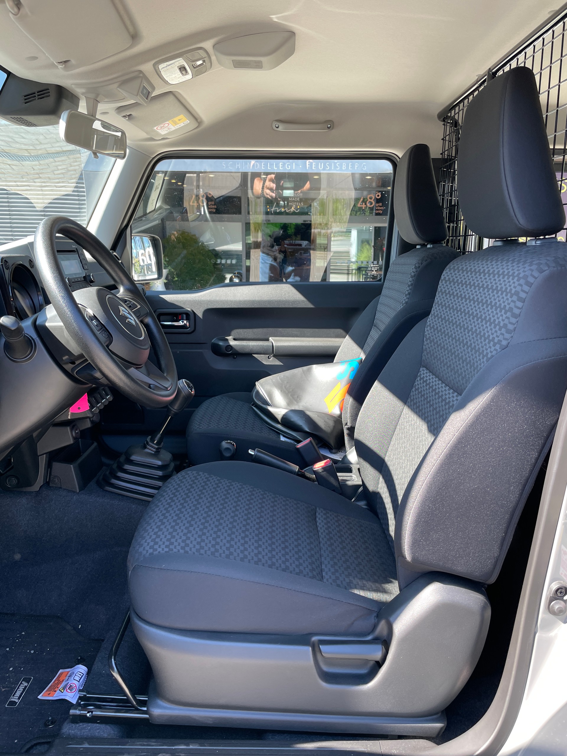 SUZUKI Jimny 1.5 Compact+ 4x4, Retro Editon mit Höherlegung und Offroadreifen-image-15