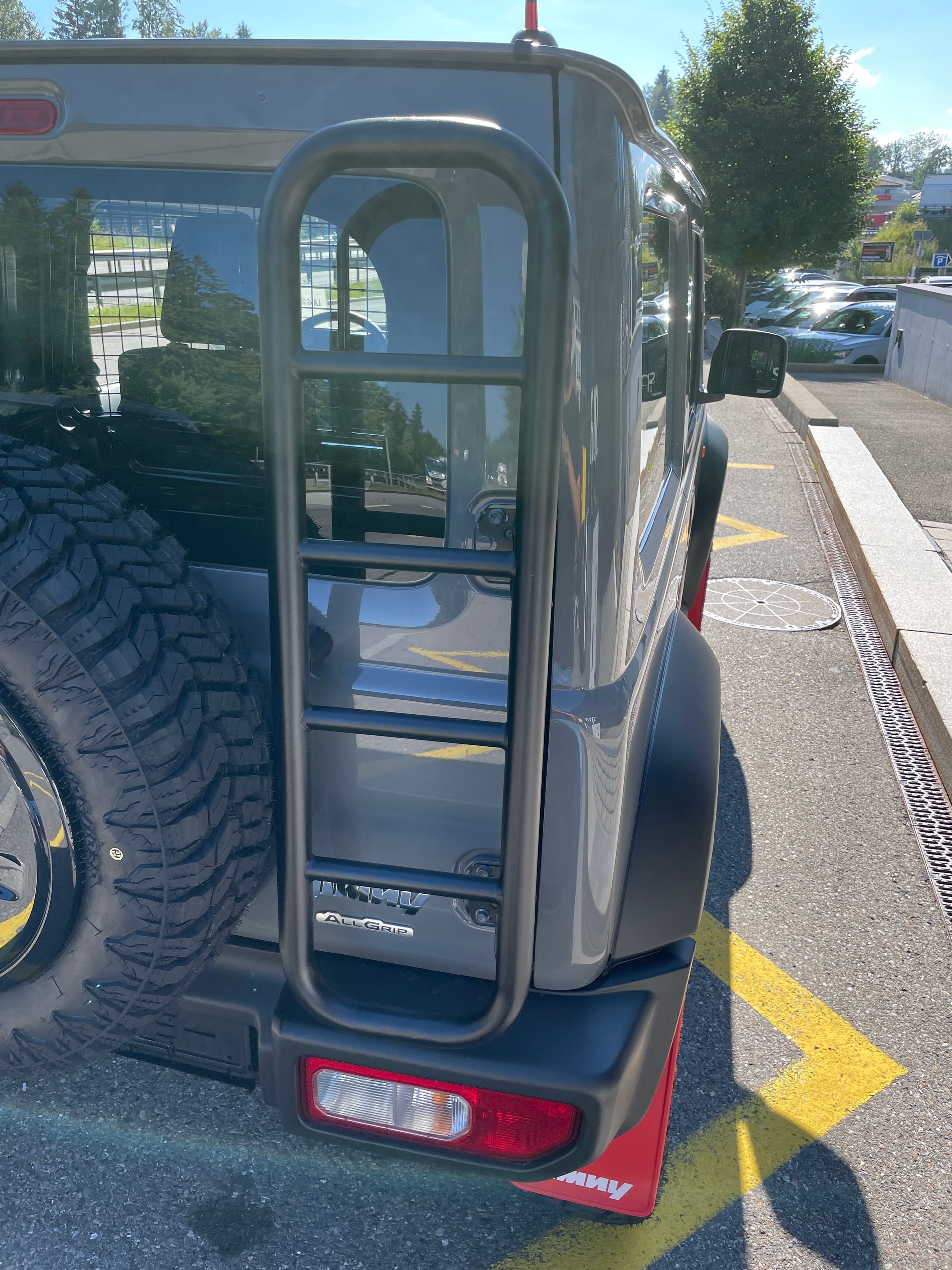 SUZUKI Jimny 1.5 Compact+ 4x4, Retro Editon mit Höherlegung und Offroadreifen-image-11